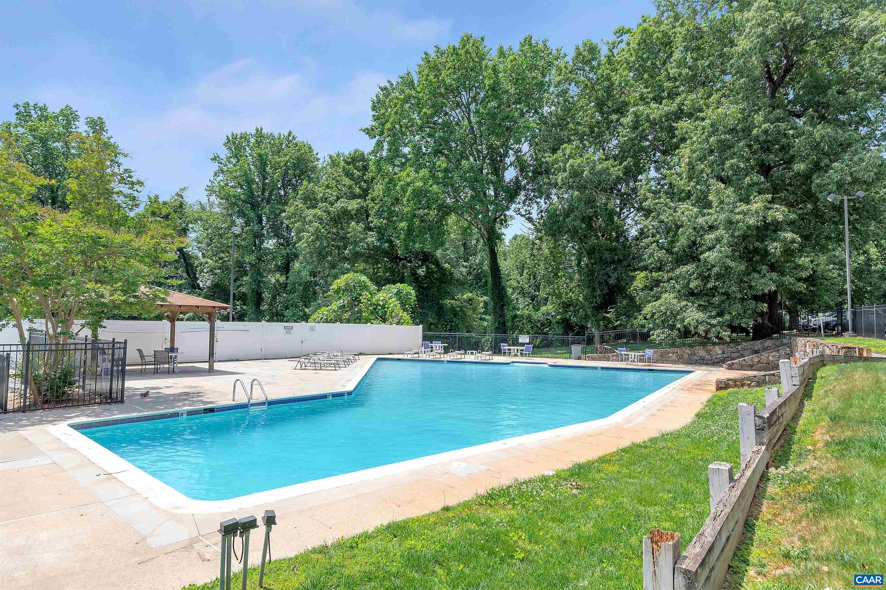 1800 JEFFERSON PARK AVE Unit: 605