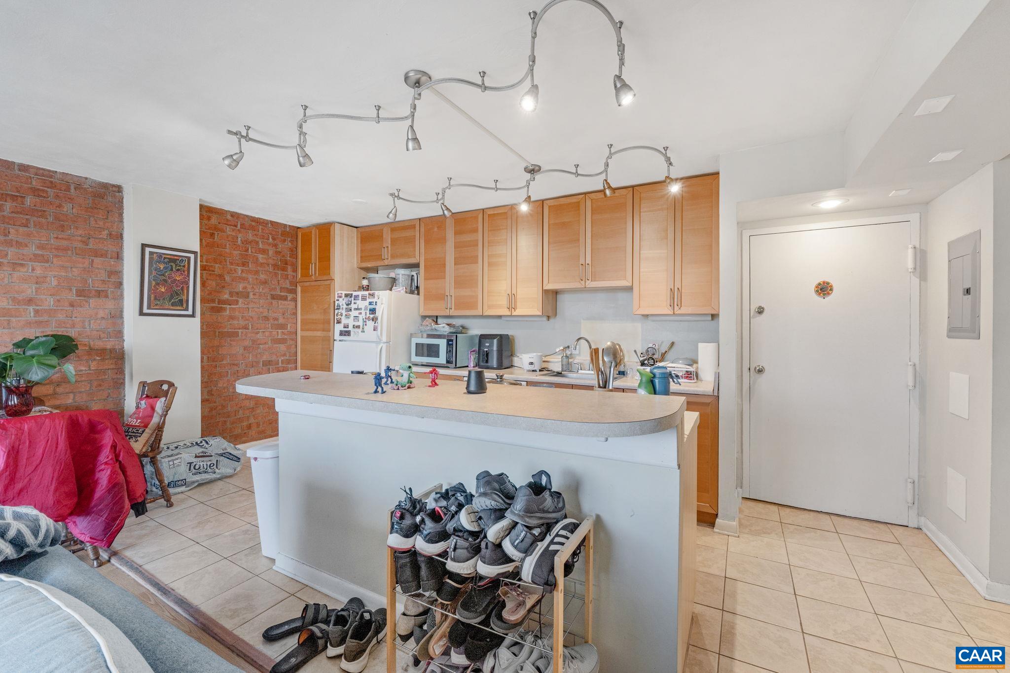 1800 JEFFERSON PARK AVE Unit: 605
