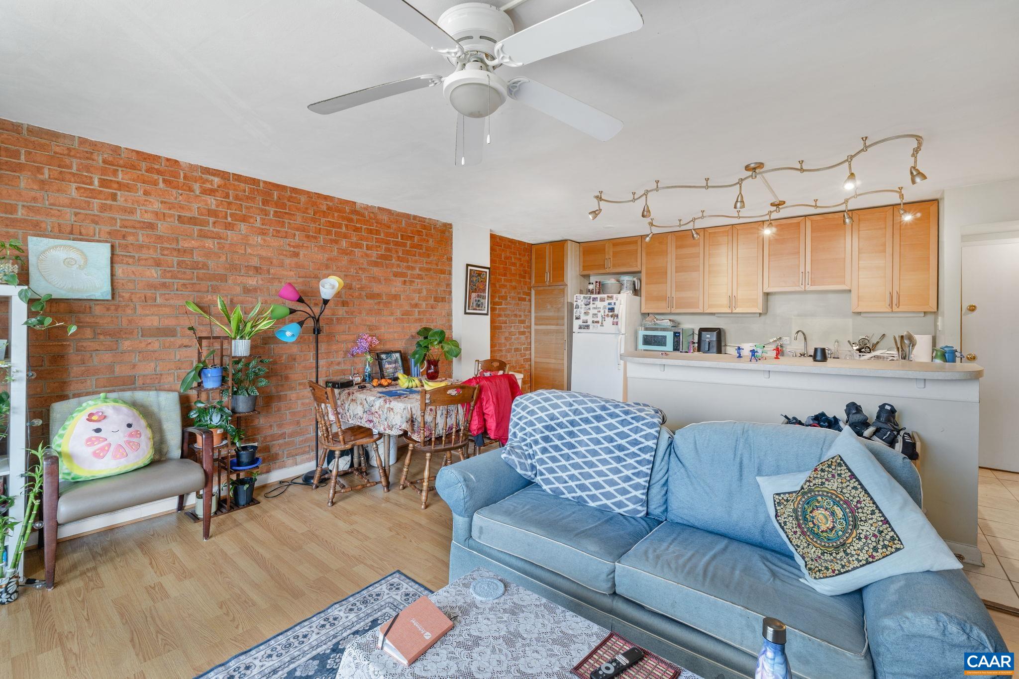 1800 JEFFERSON PARK AVE Unit: 605