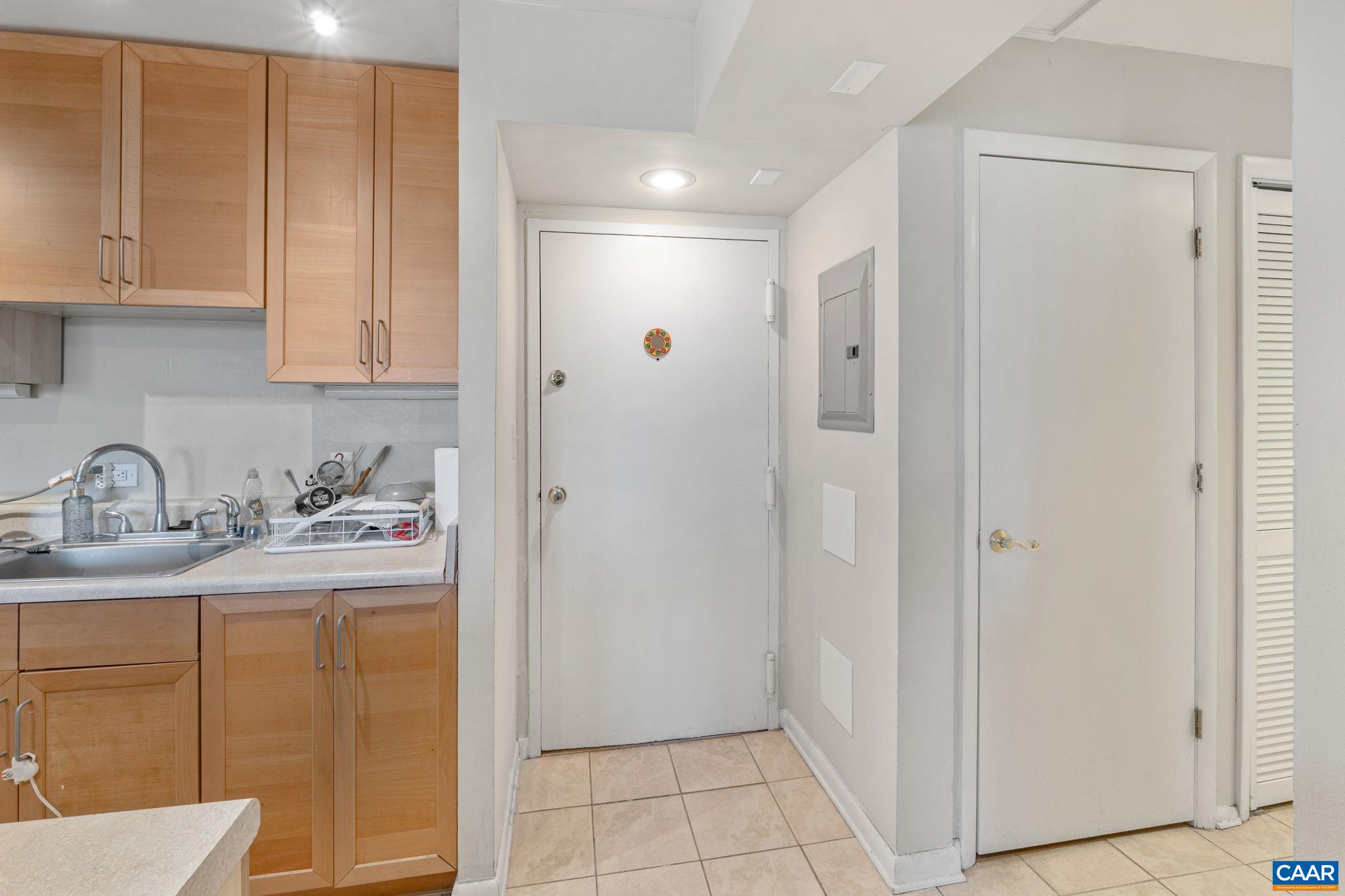 1800 JEFFERSON PARK AVE Unit: 605