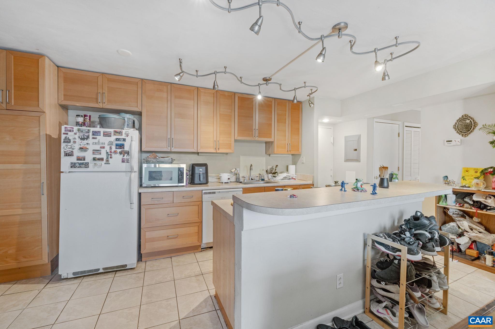 1800 JEFFERSON PARK AVE Unit: 605