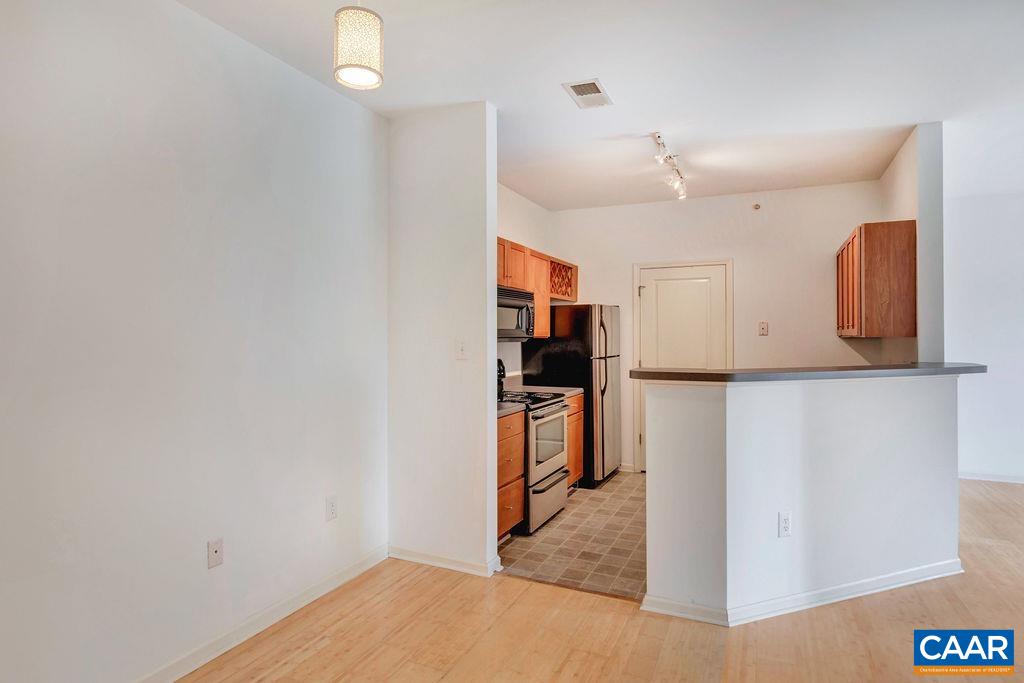 725 WALKER SQ Unit: 4D