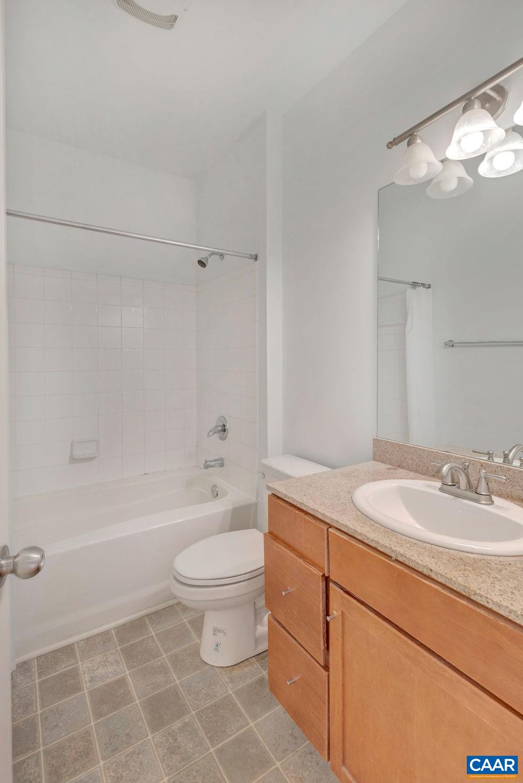 725 WALKER SQ Unit: 4D
