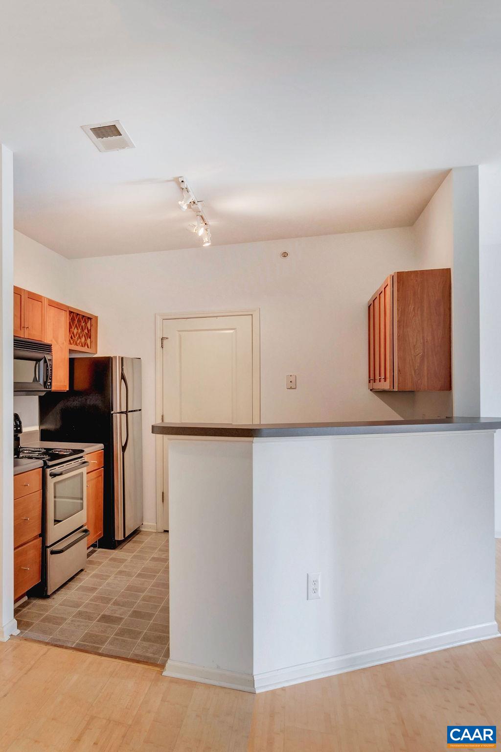 725 WALKER SQ Unit: 4D