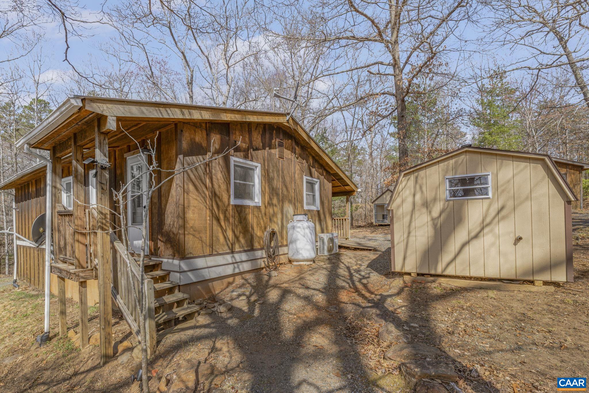 735 LAUREL RD