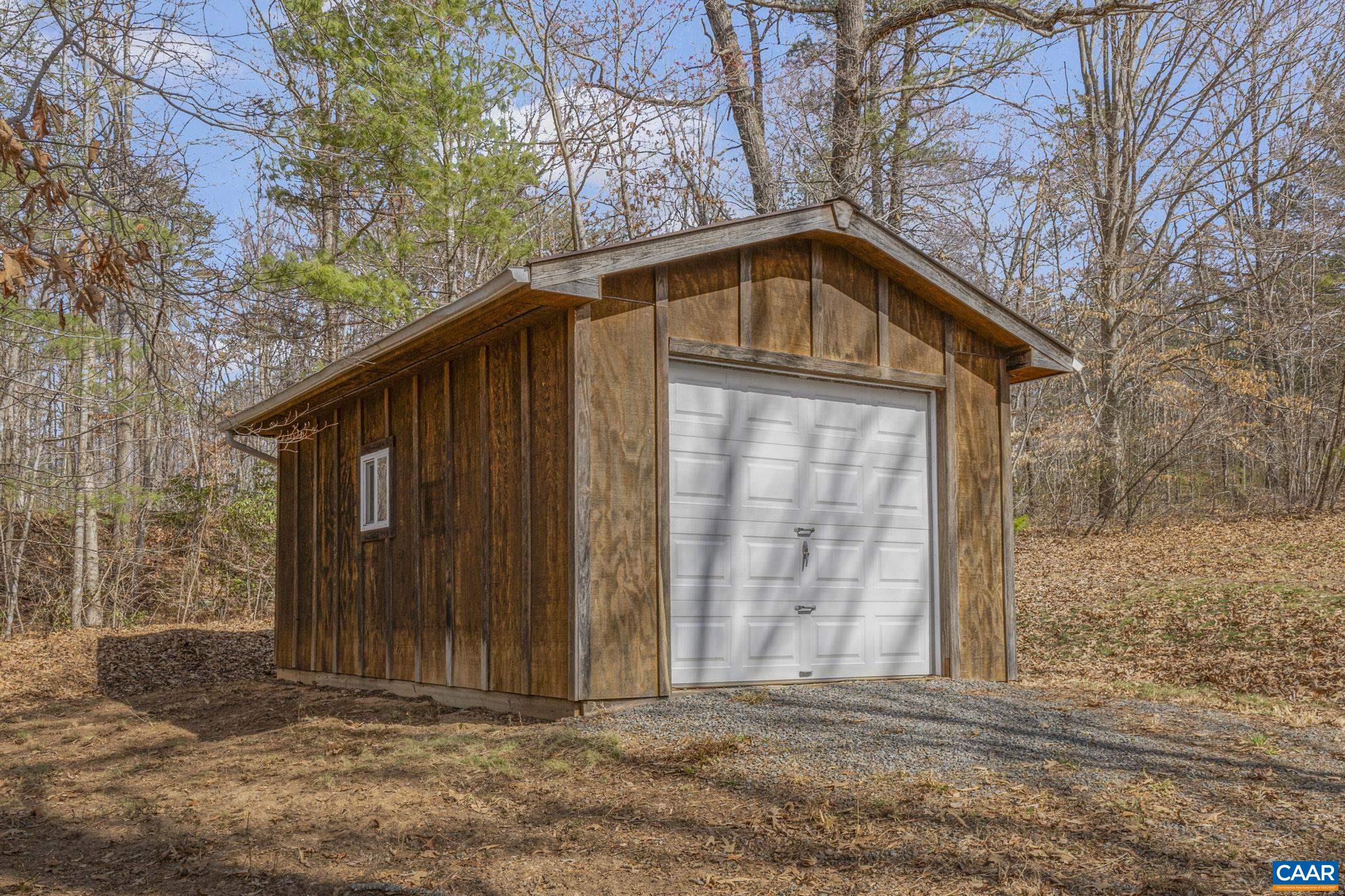 735 LAUREL RD