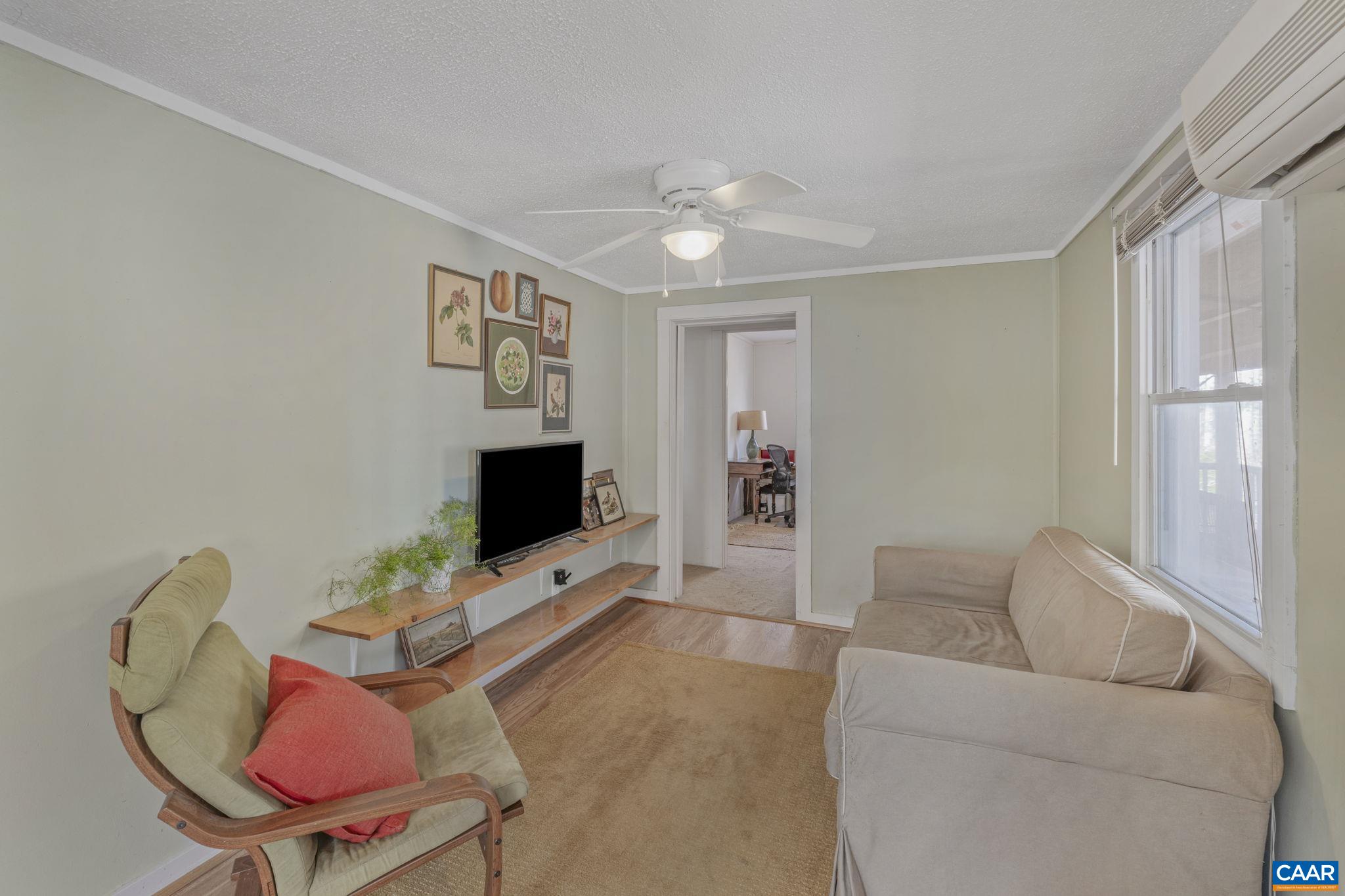 735 LAUREL RD