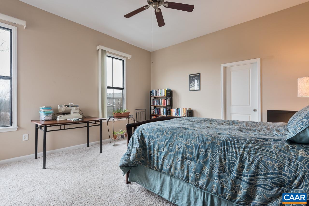 725 WALKER SQ Unit: 2D