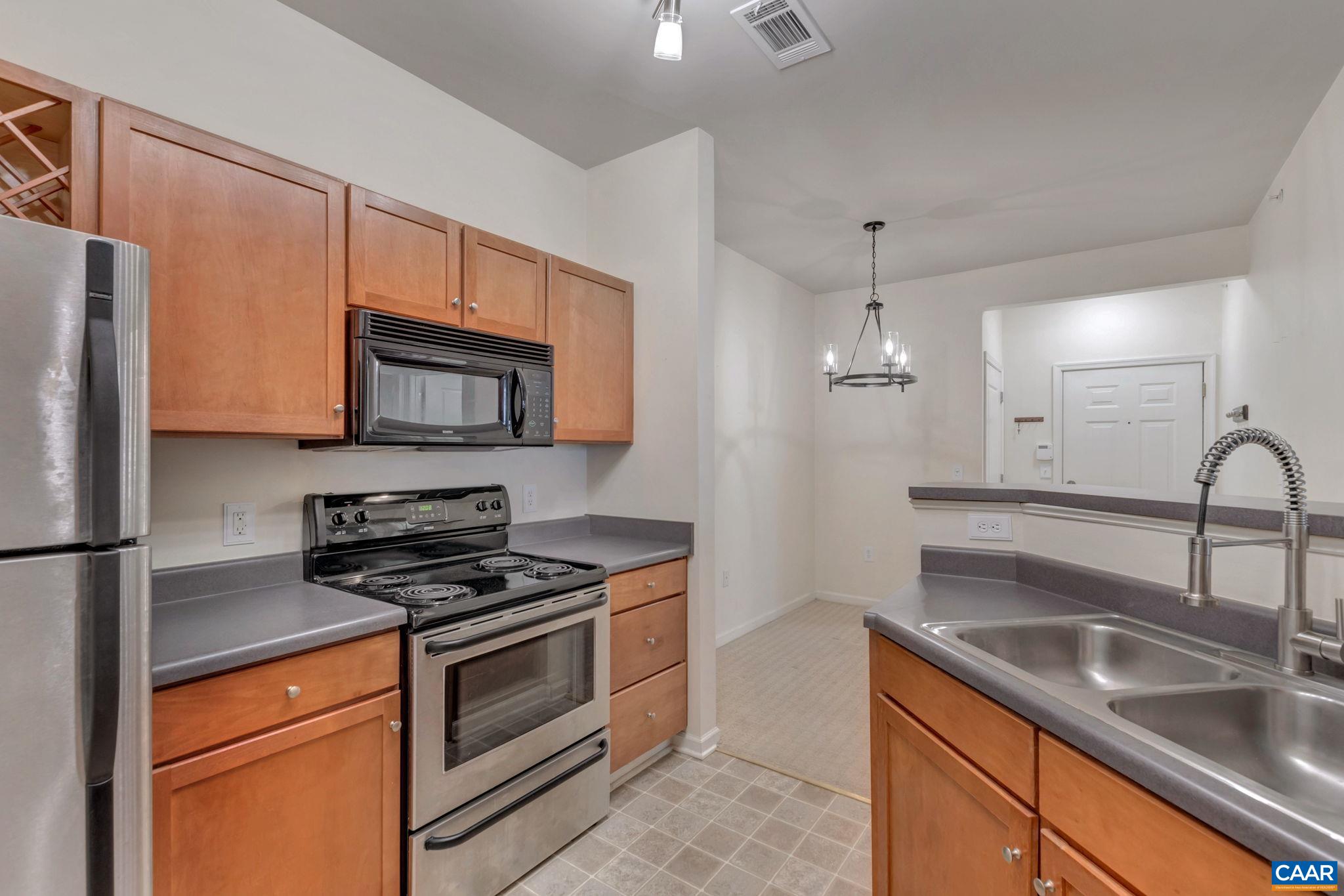 725 WALKER SQ Unit: 2D