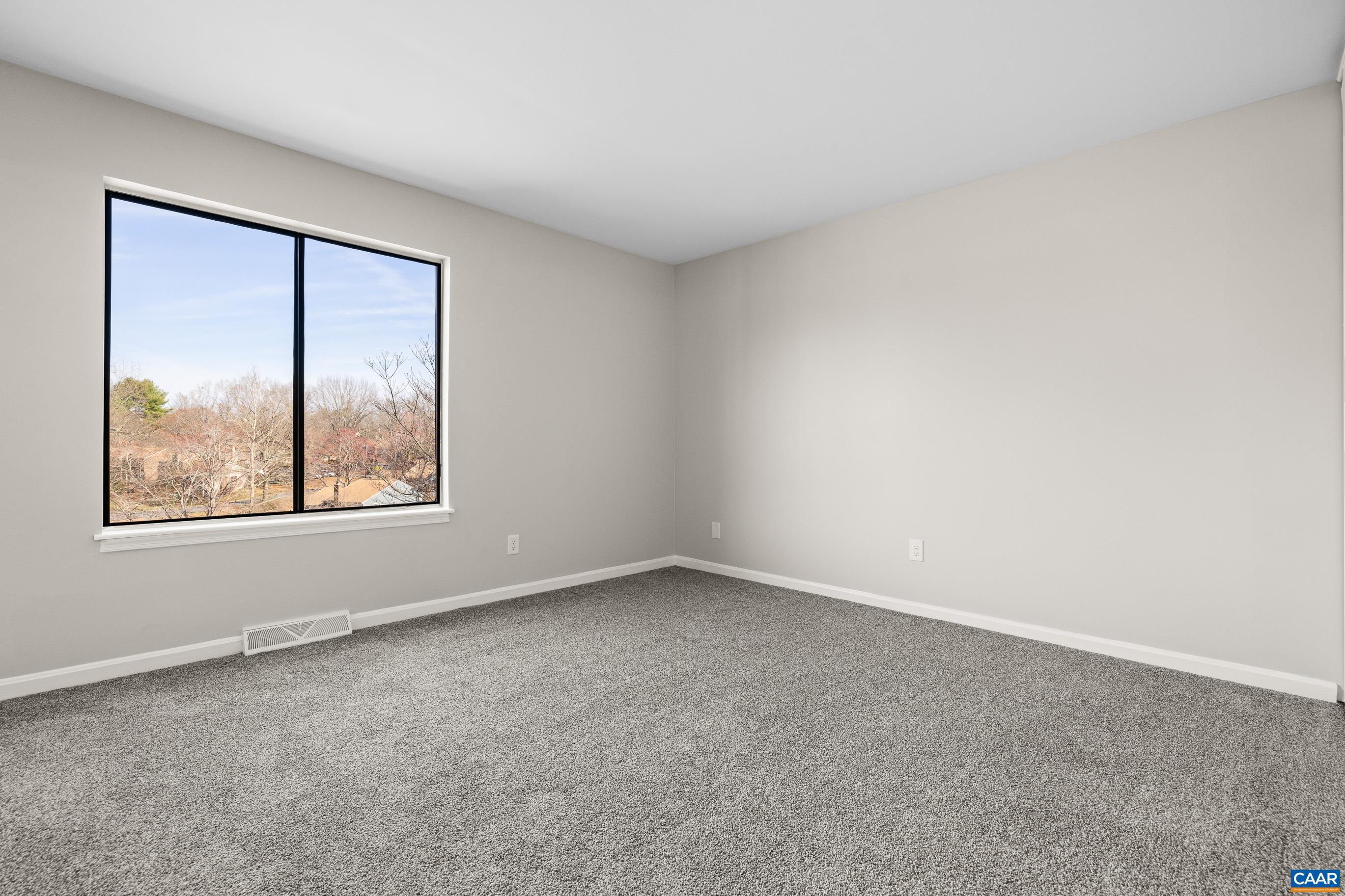 587 SOUTHAMPTON CT