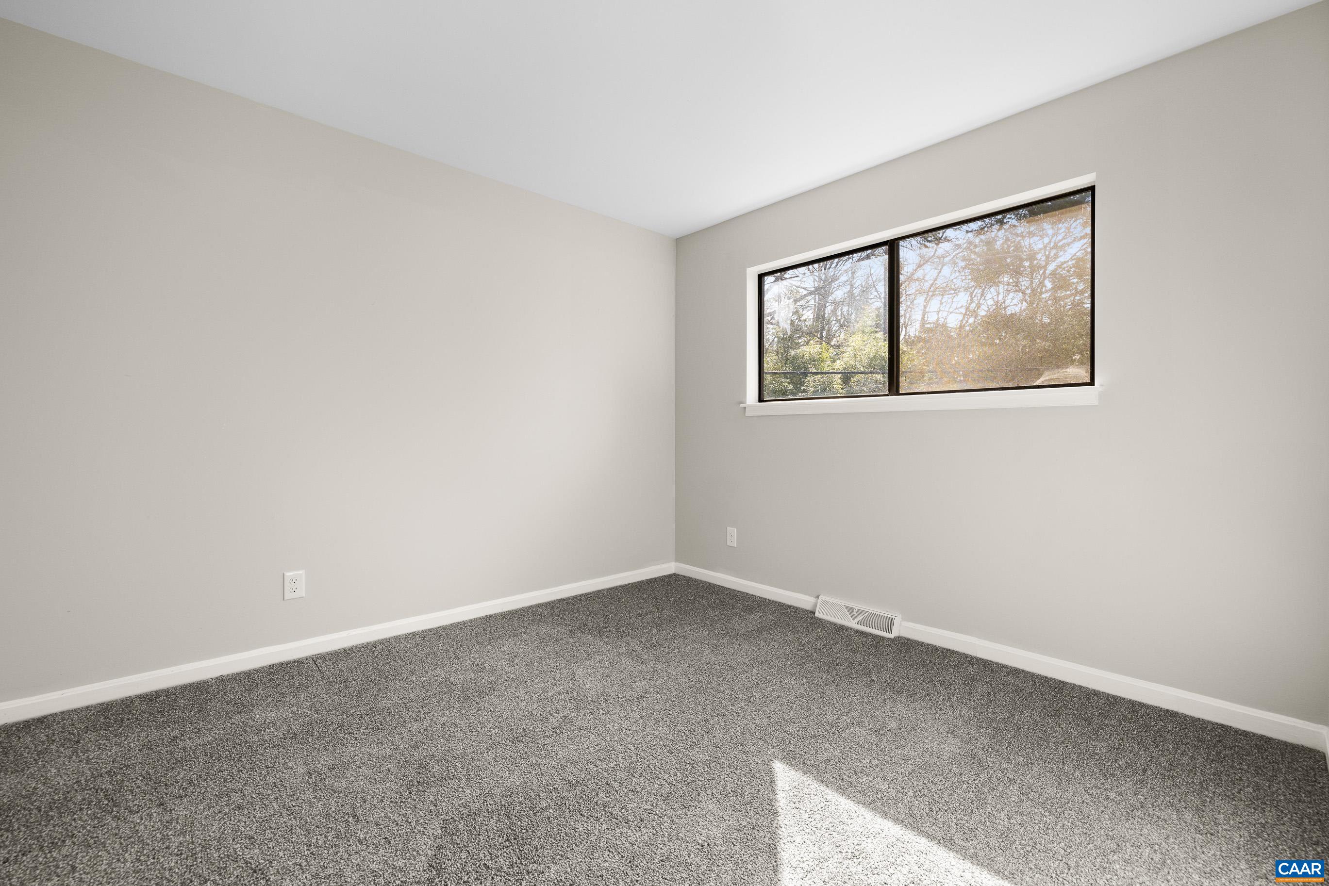 587 SOUTHAMPTON CT