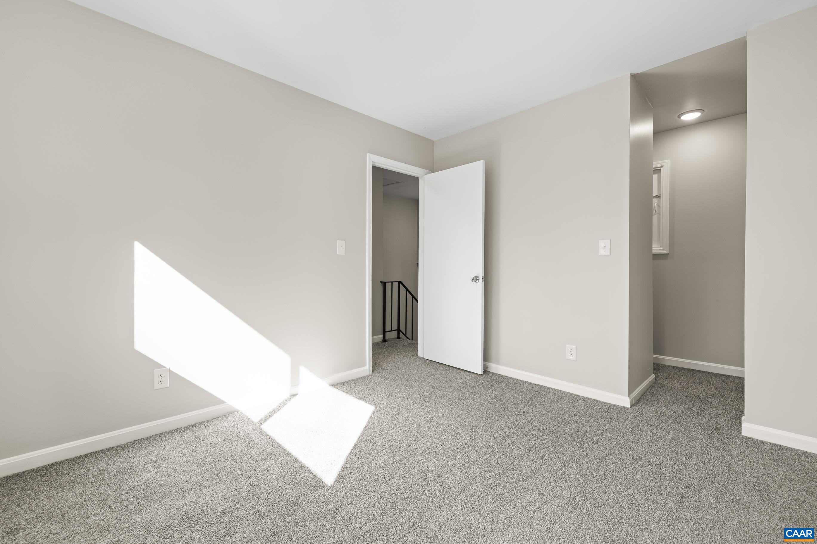 587 SOUTHAMPTON CT