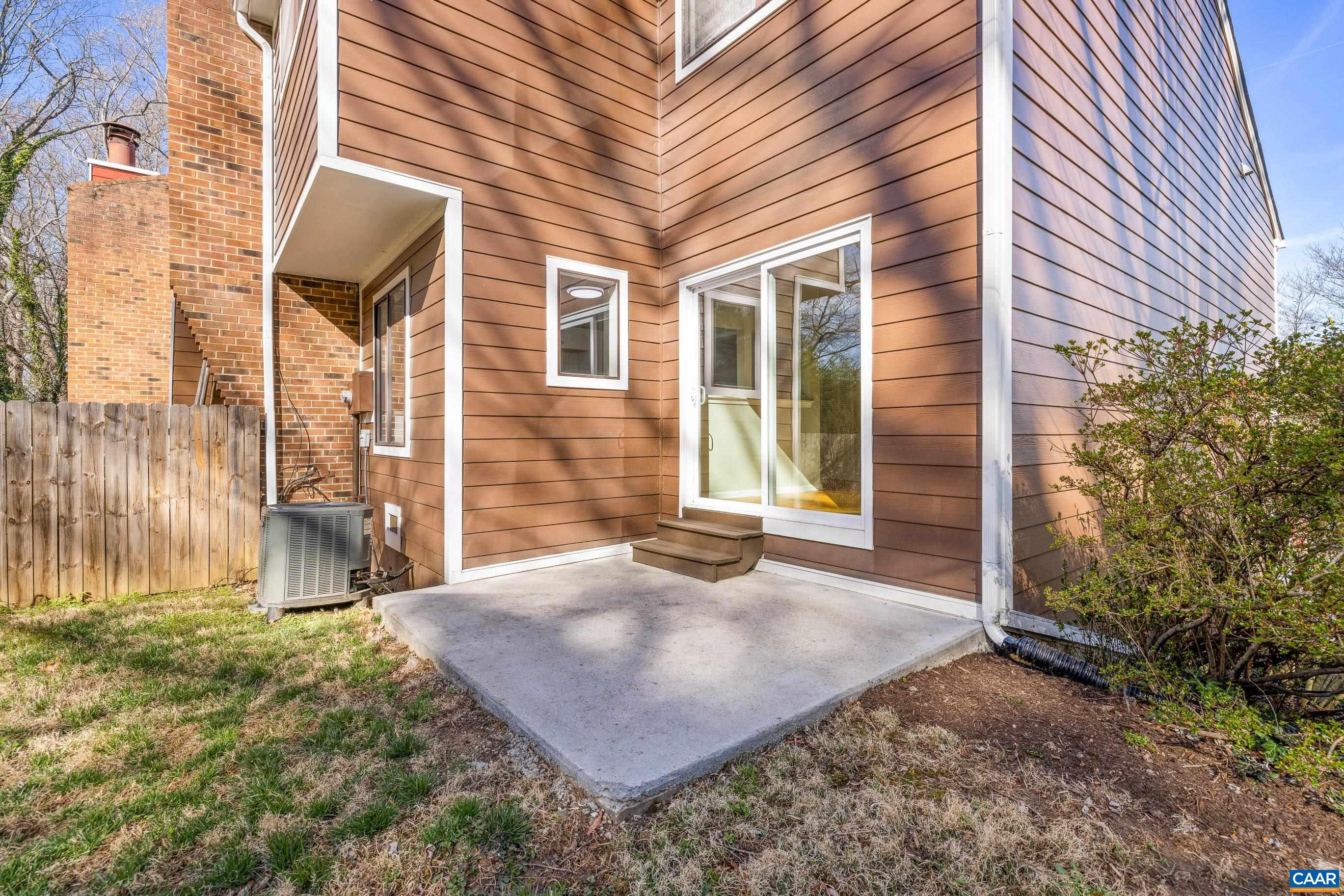 587 SOUTHAMPTON CT