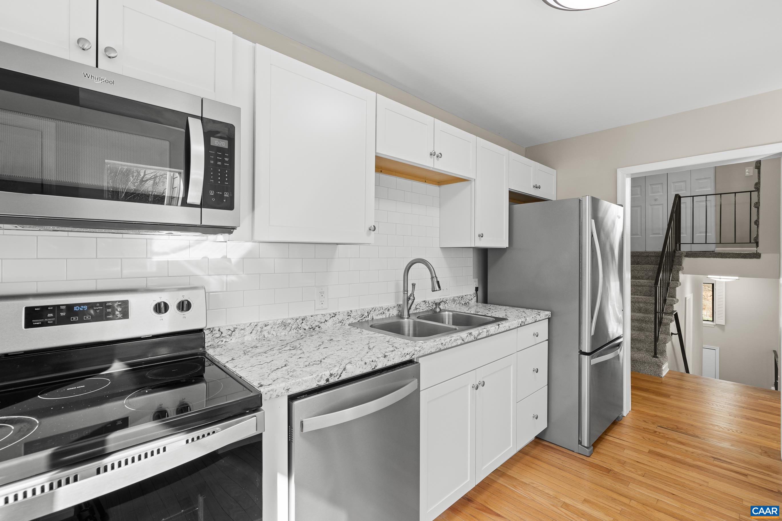 587 SOUTHAMPTON CT