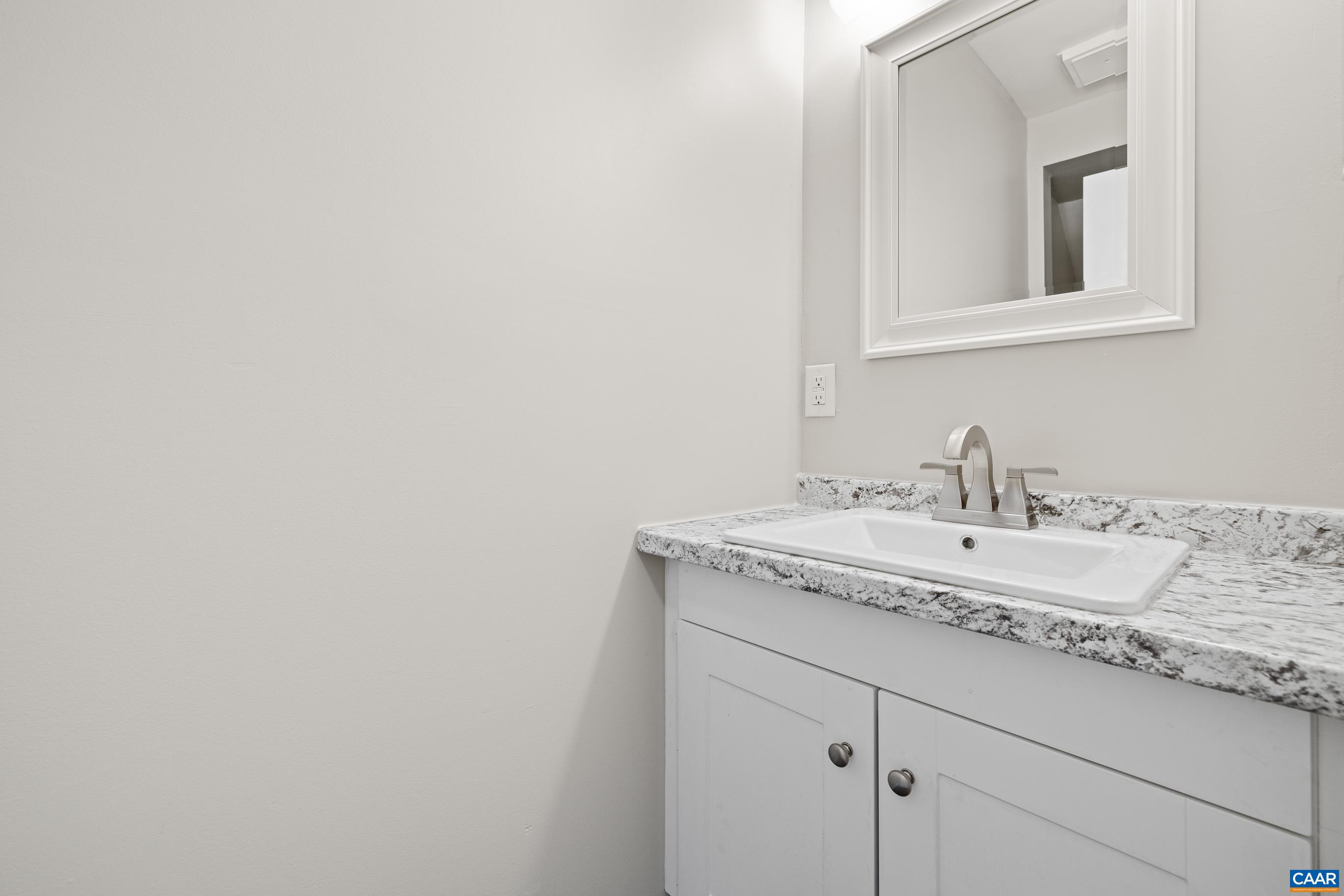 587 SOUTHAMPTON CT