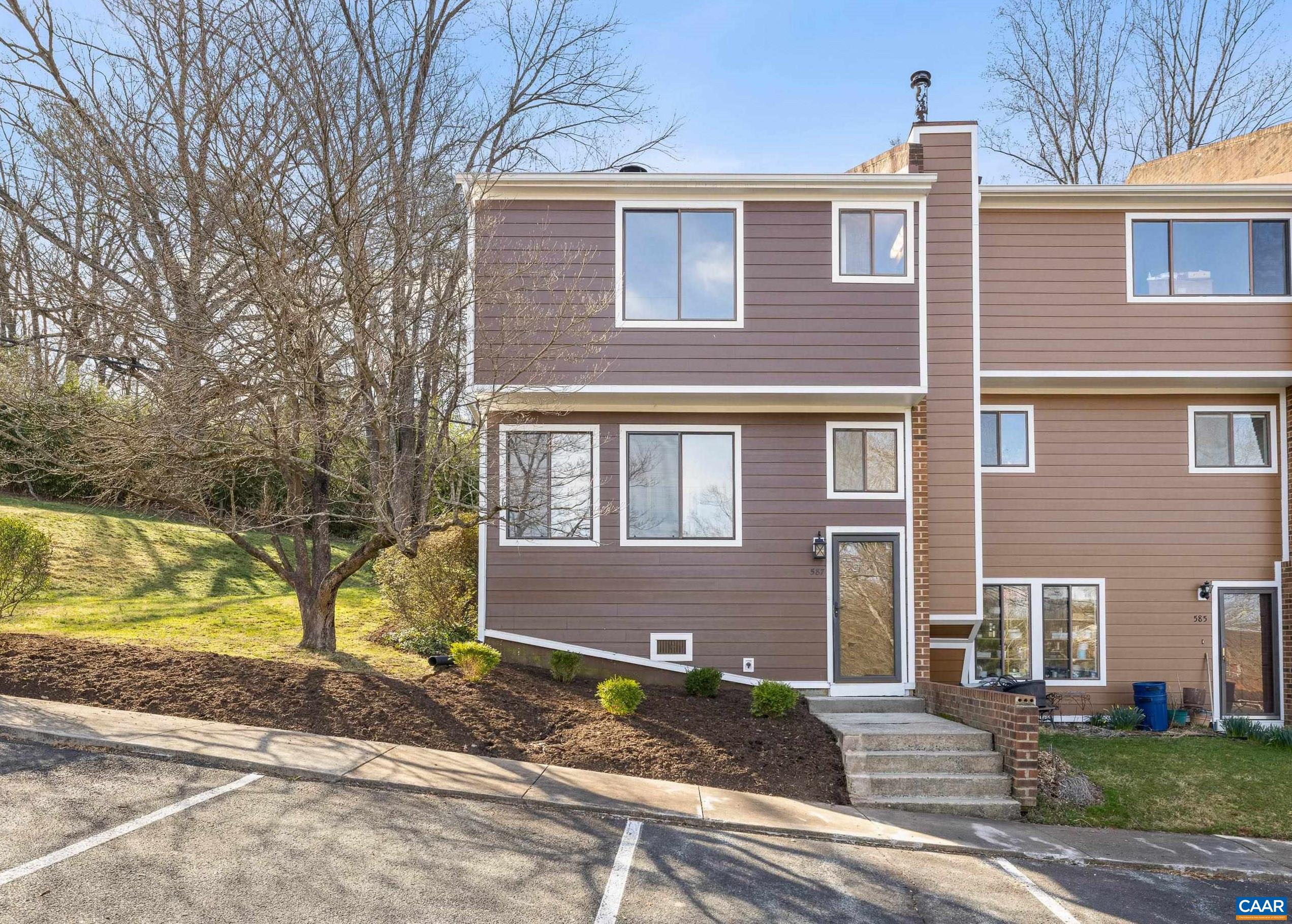 587 SOUTHAMPTON CT