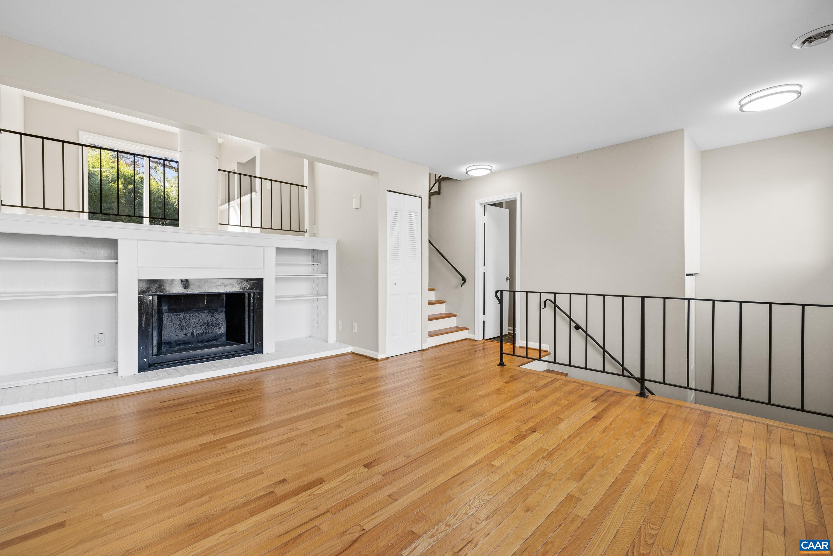 587 SOUTHAMPTON CT