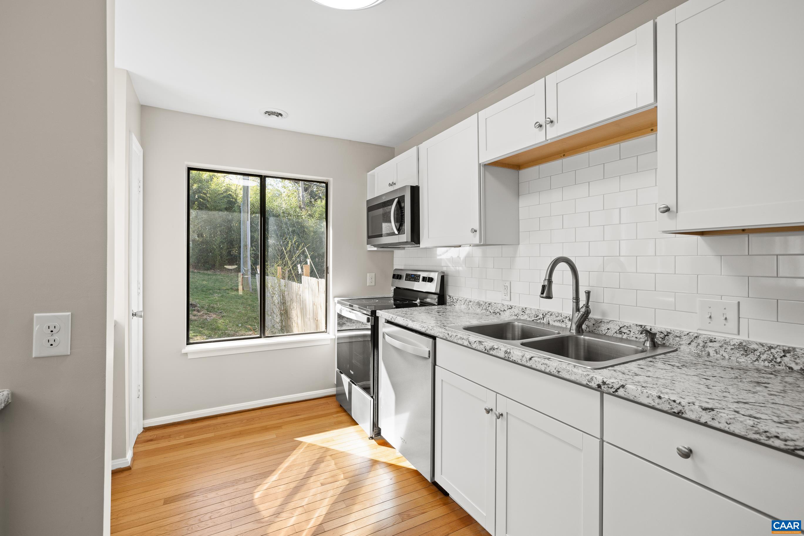 587 SOUTHAMPTON CT
