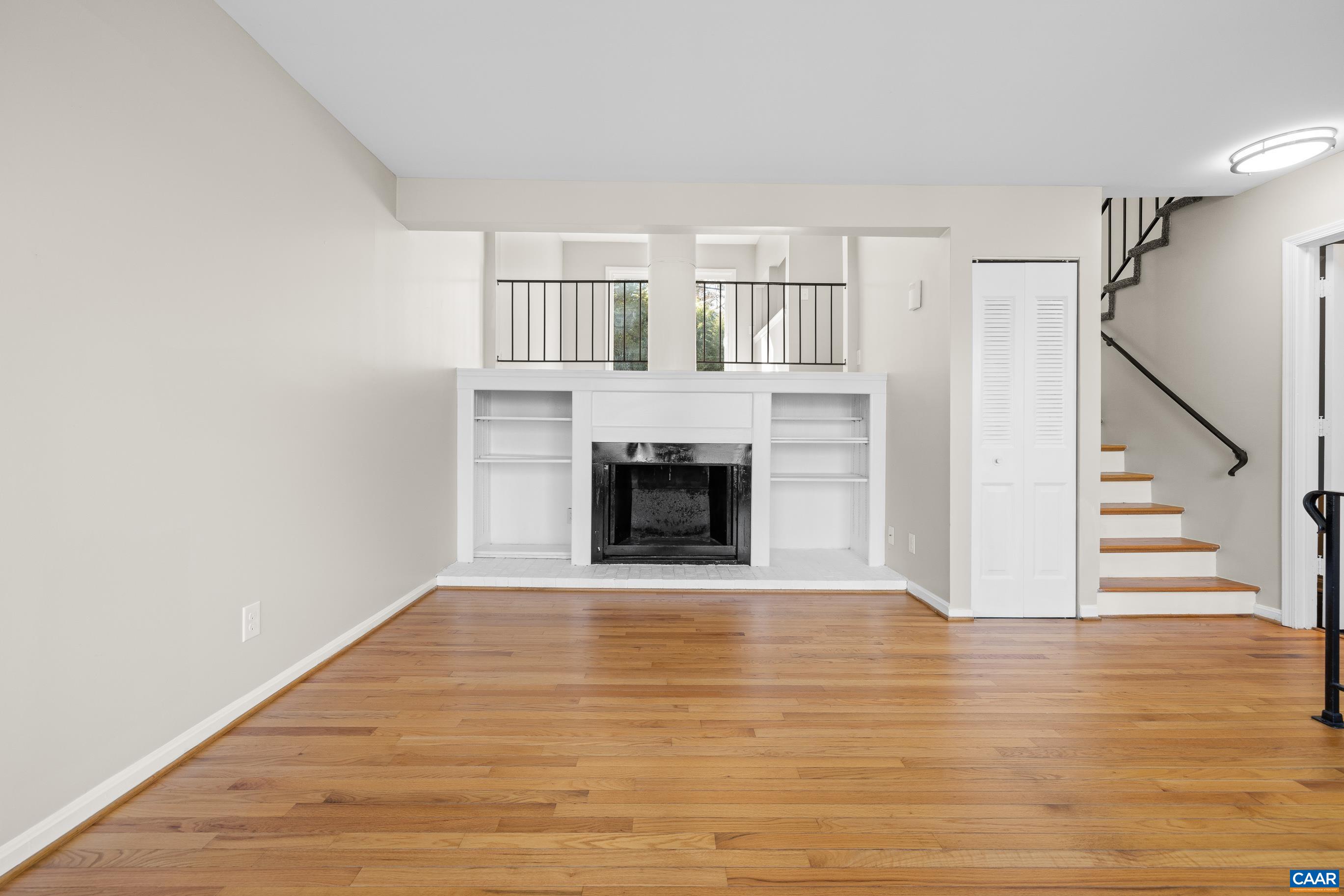 587 SOUTHAMPTON CT