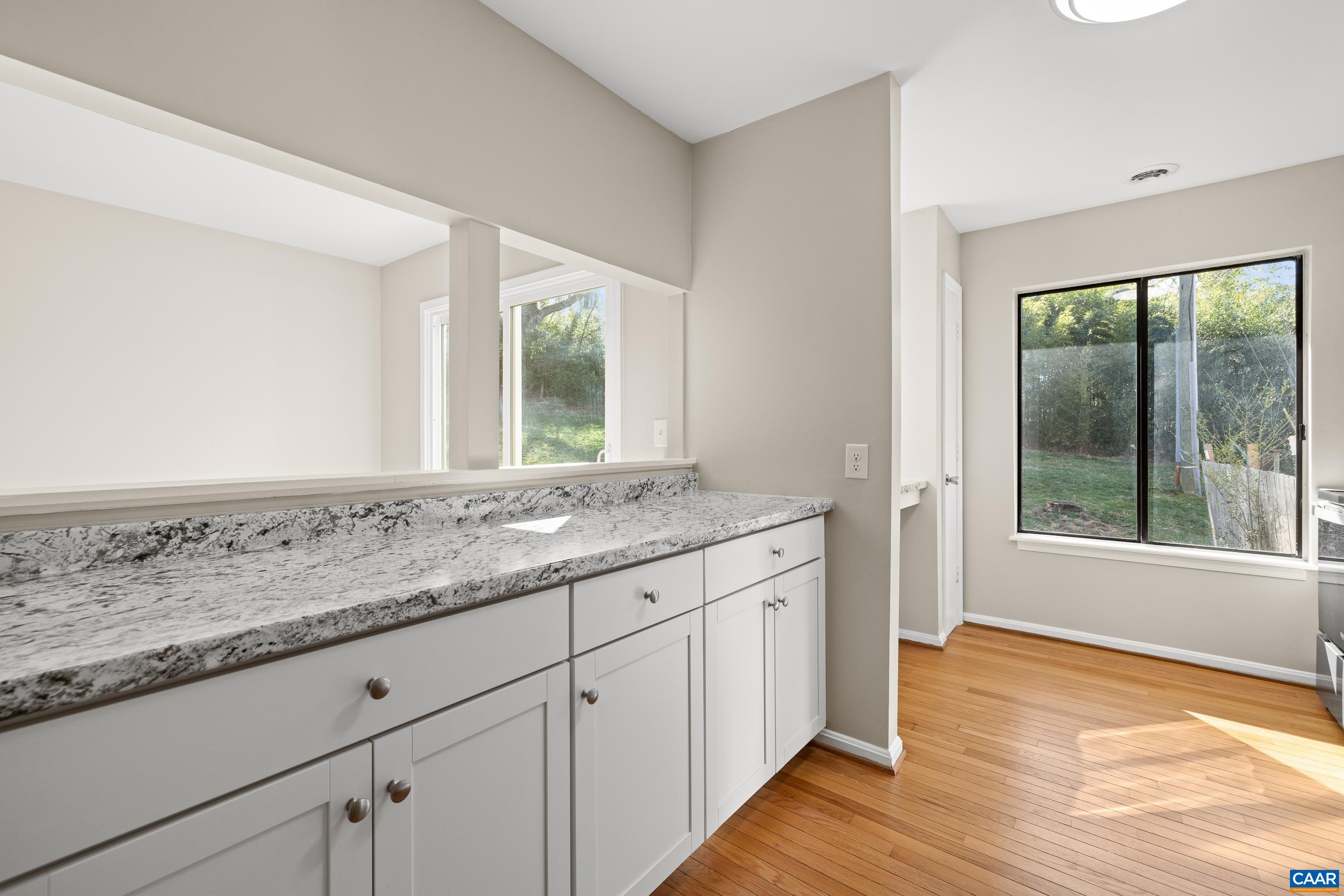 587 SOUTHAMPTON CT
