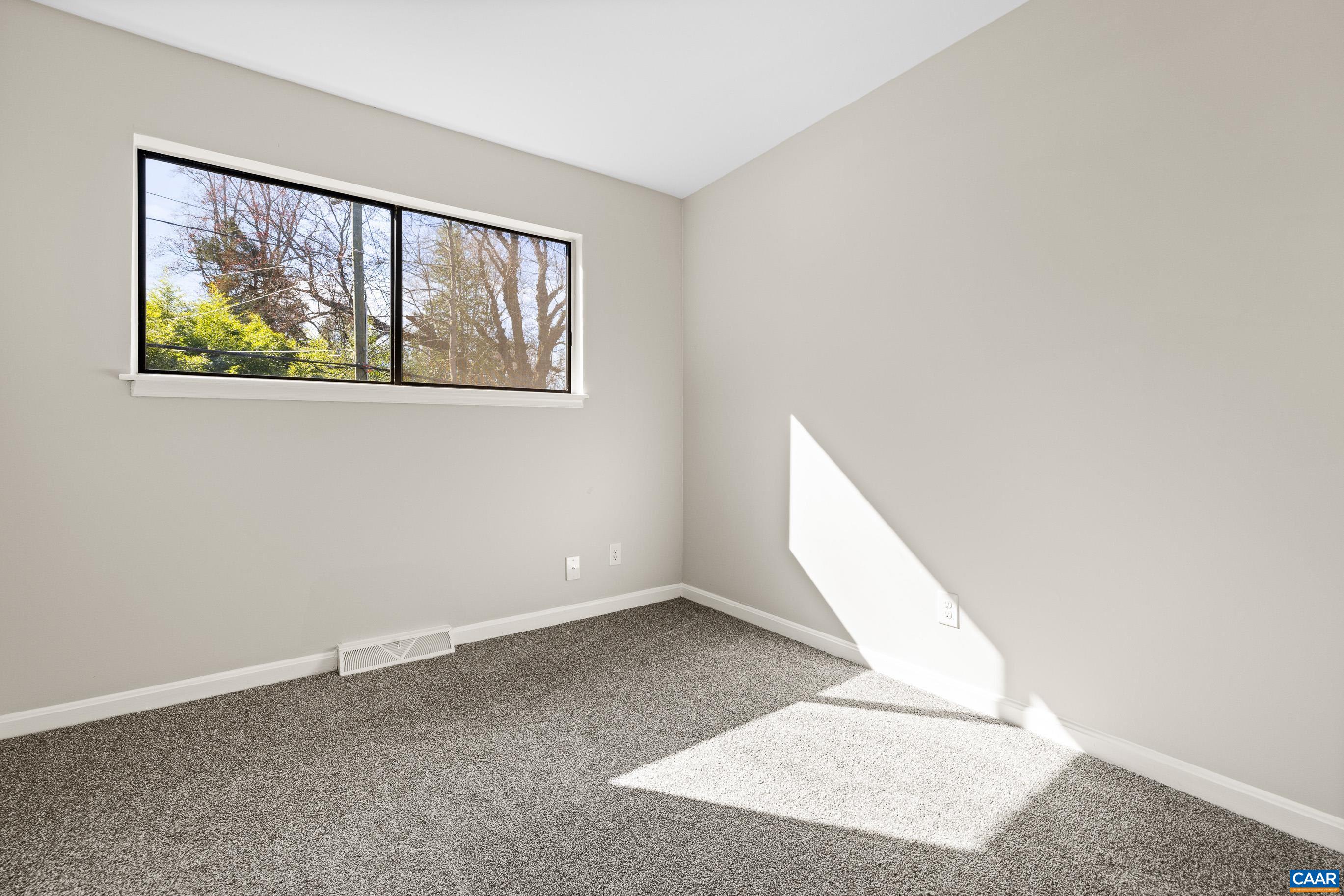 587 SOUTHAMPTON CT