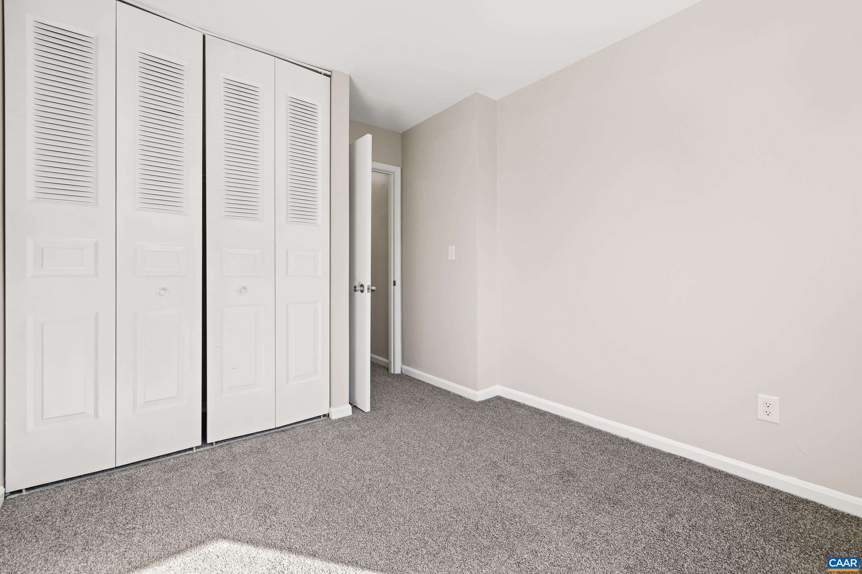 587 SOUTHAMPTON CT