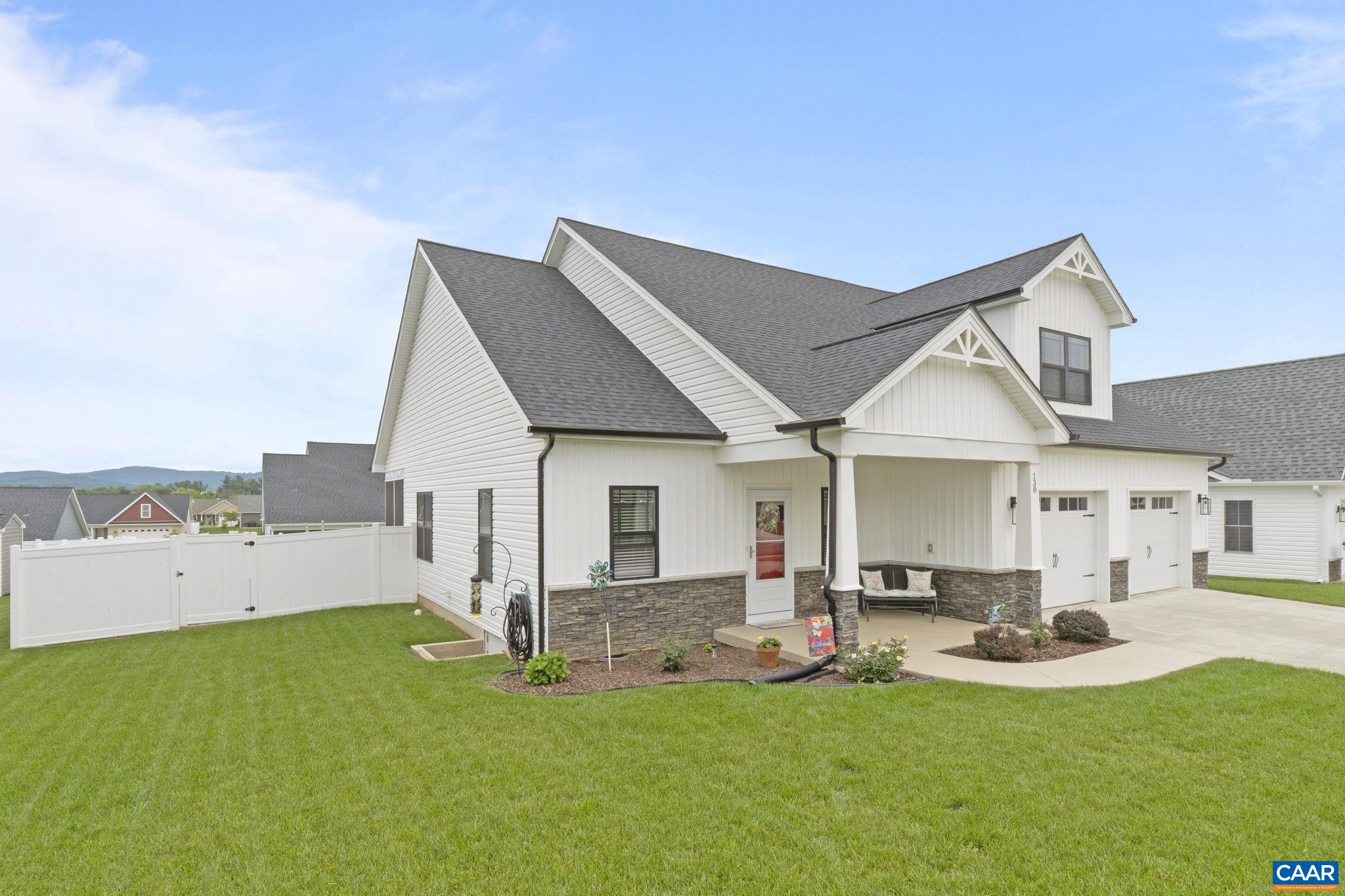 138 LINDBURGH DR