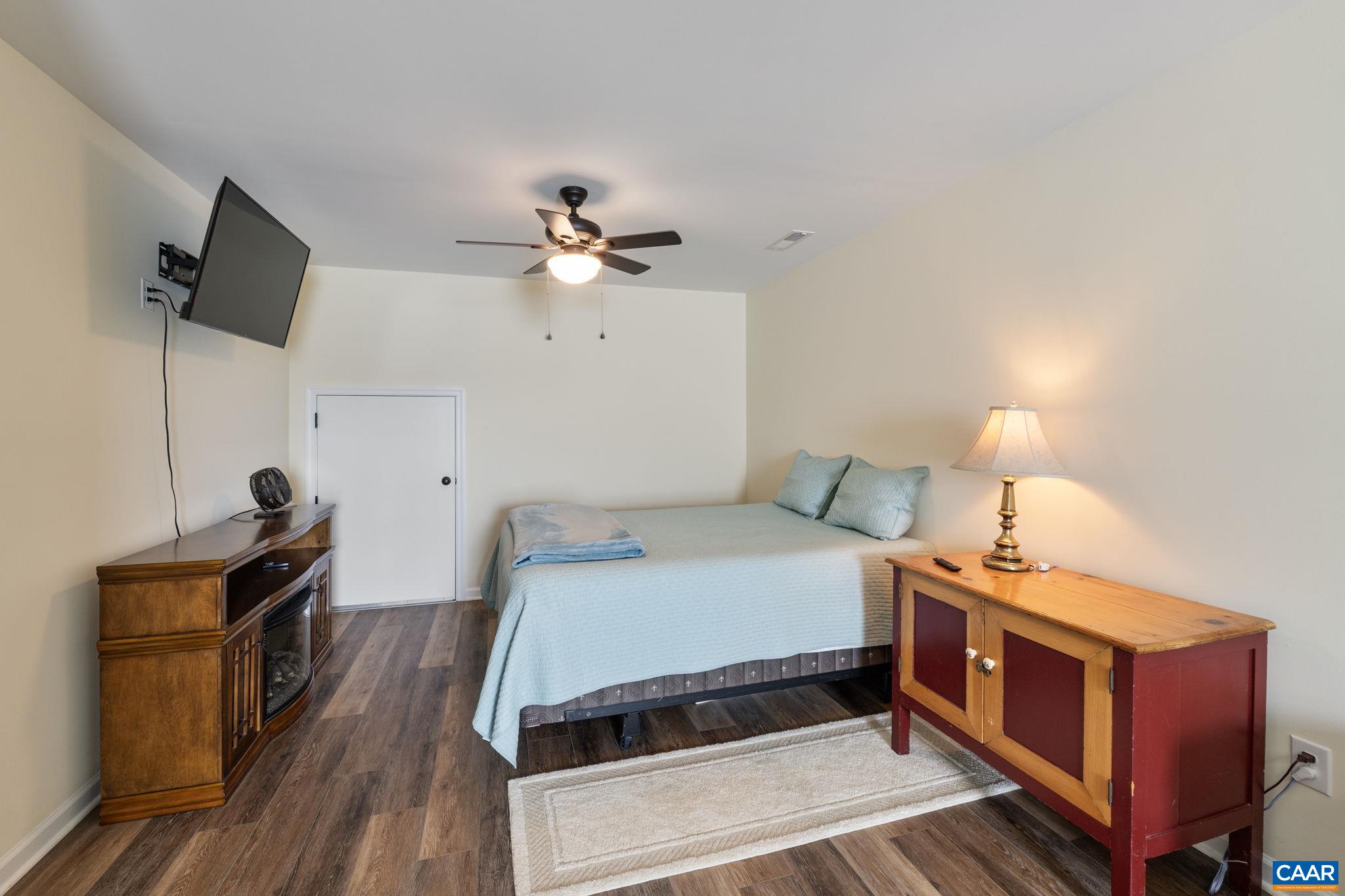 138 LINDBURGH DR
