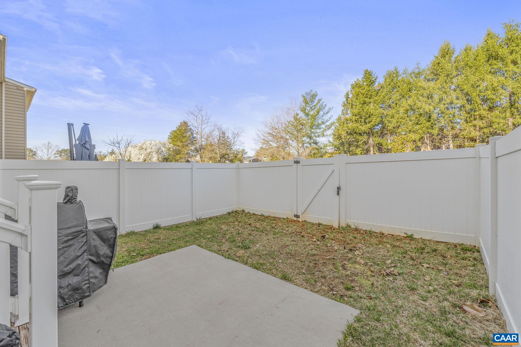 2086 ELM TREE CT