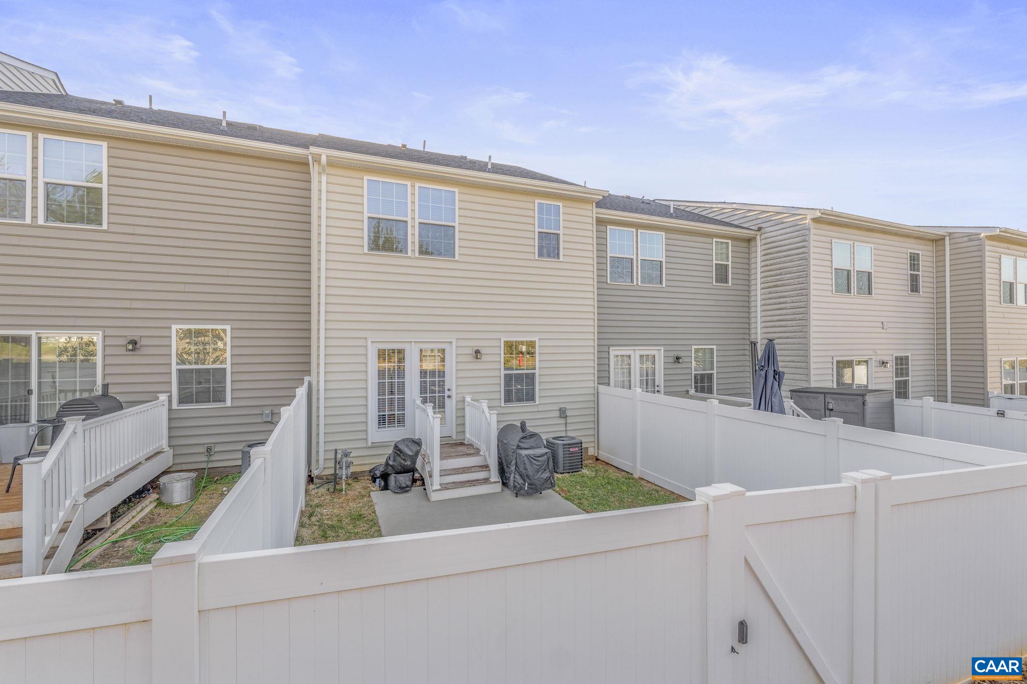 2086 ELM TREE CT