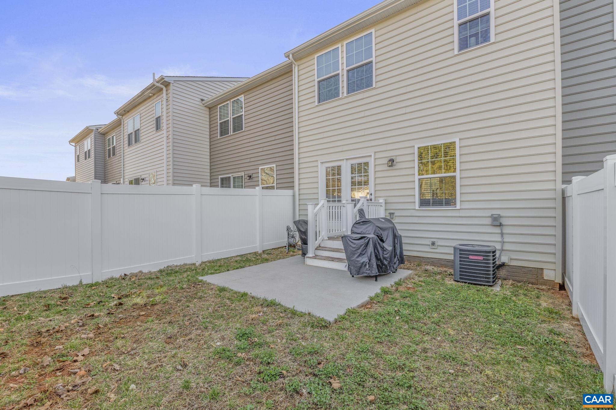 2086 ELM TREE CT