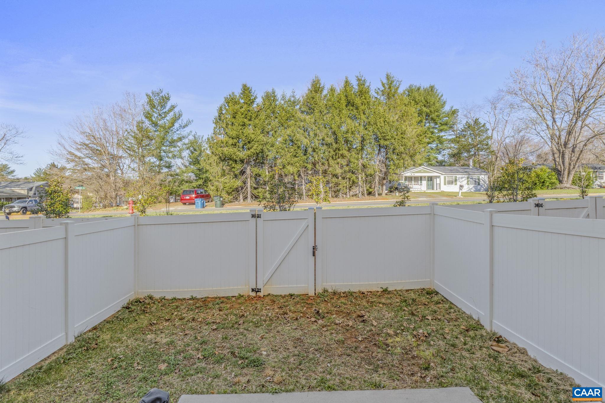 2086 ELM TREE CT