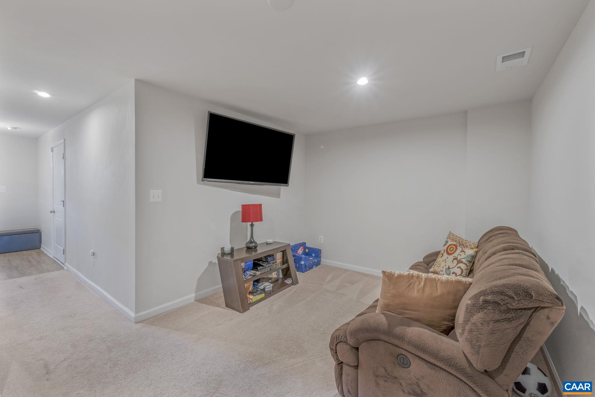 2086 ELM TREE CT