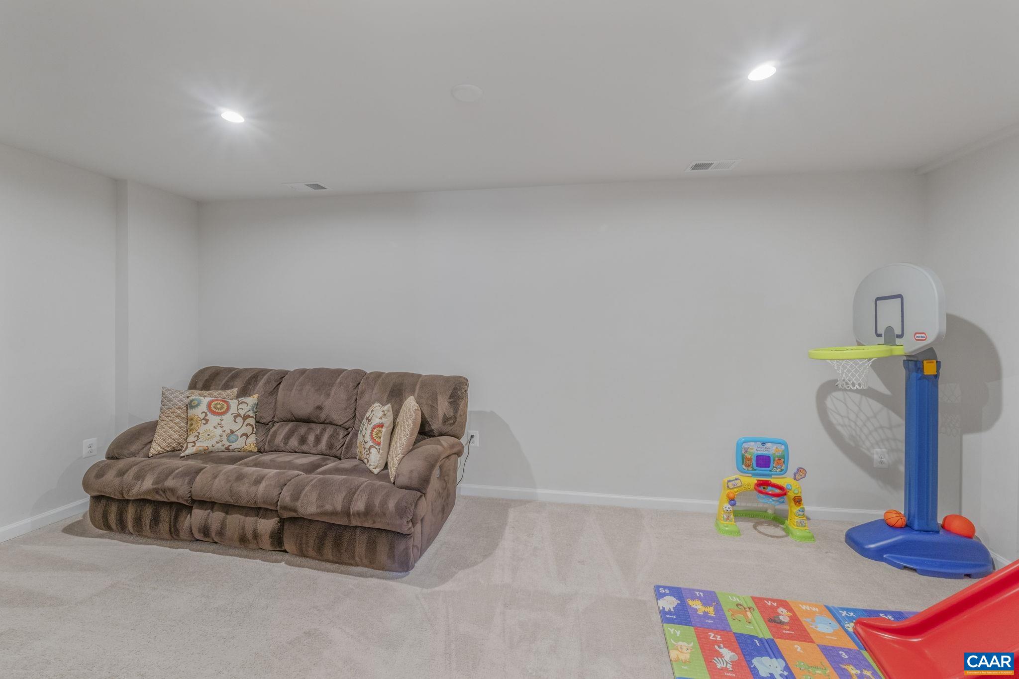 2086 ELM TREE CT