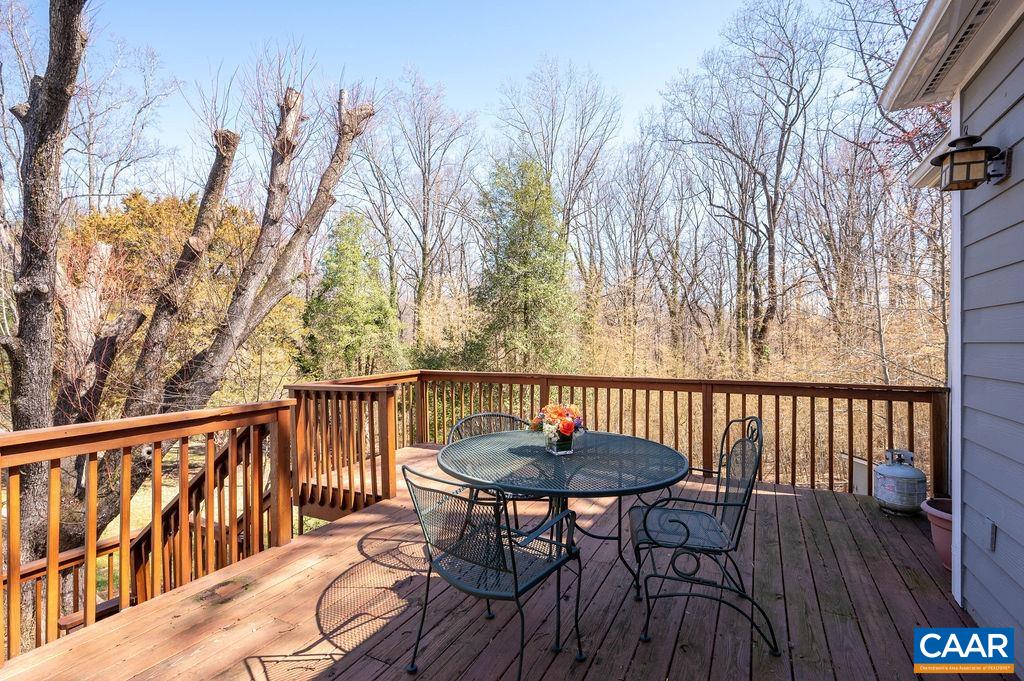 1614 ROSE HILL DR