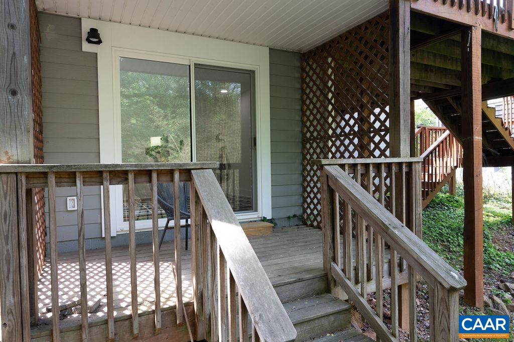 1614 ROSE HILL DR