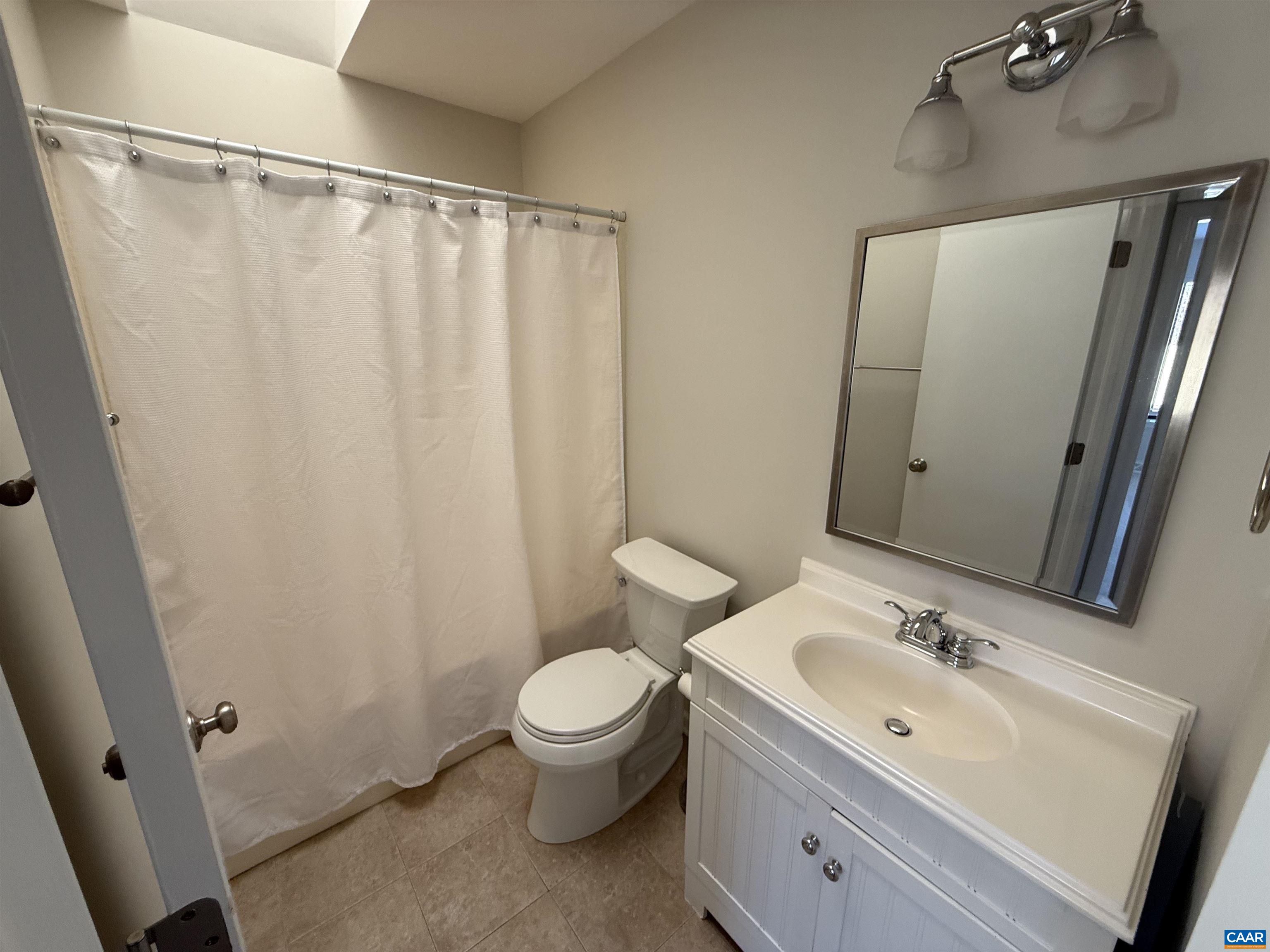 1231 CHATHAM RDG