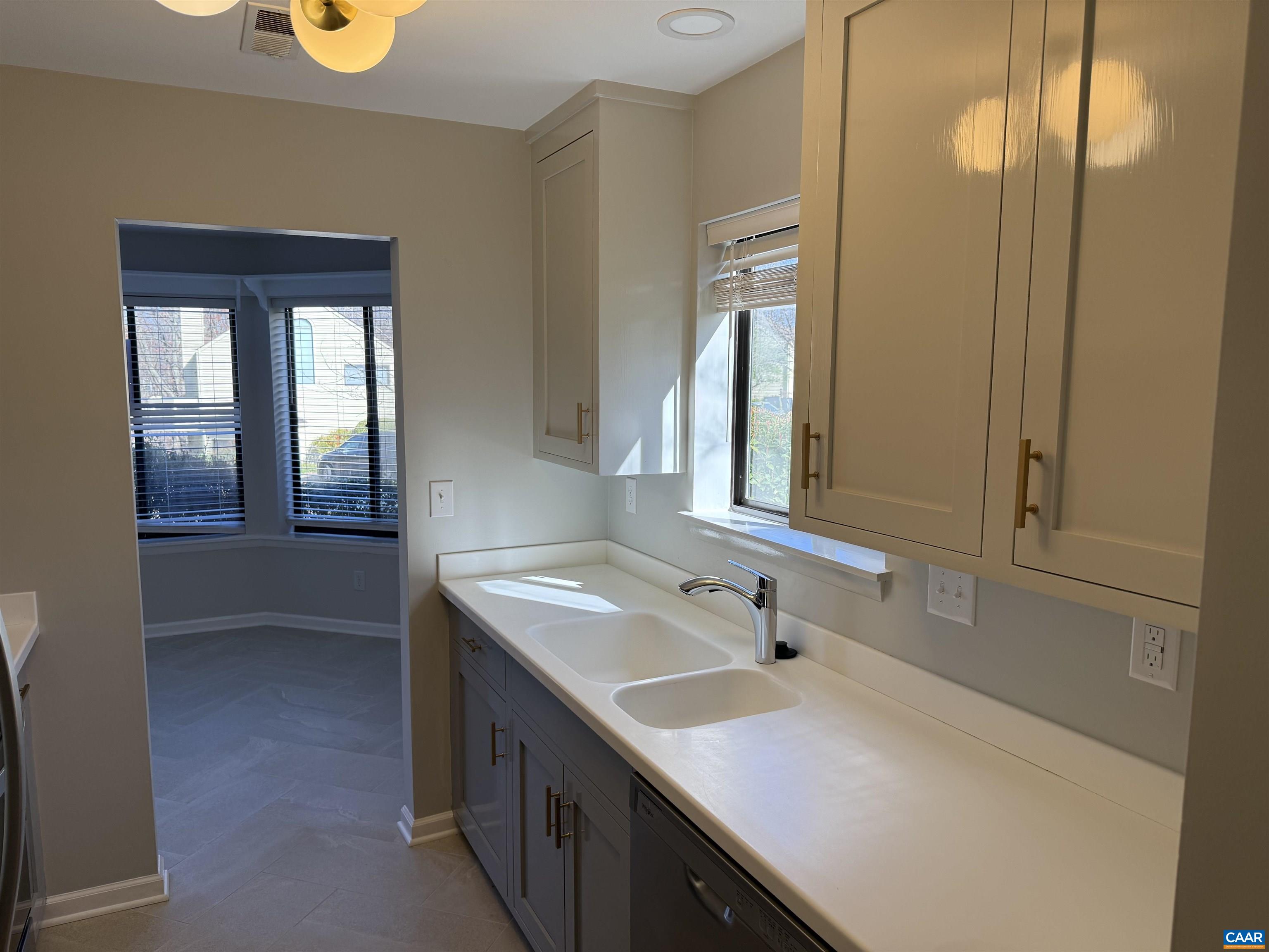 1231 CHATHAM RDG