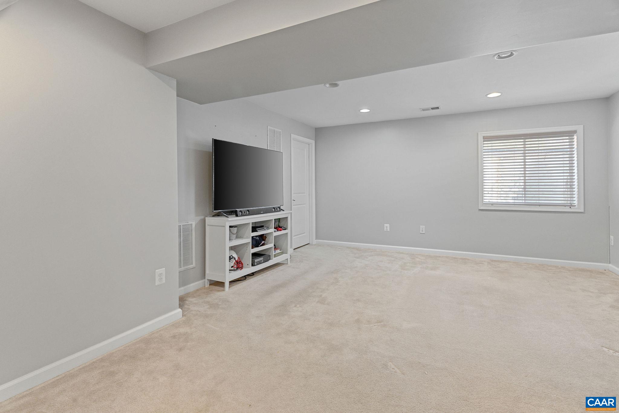 663 JUSTIN DR