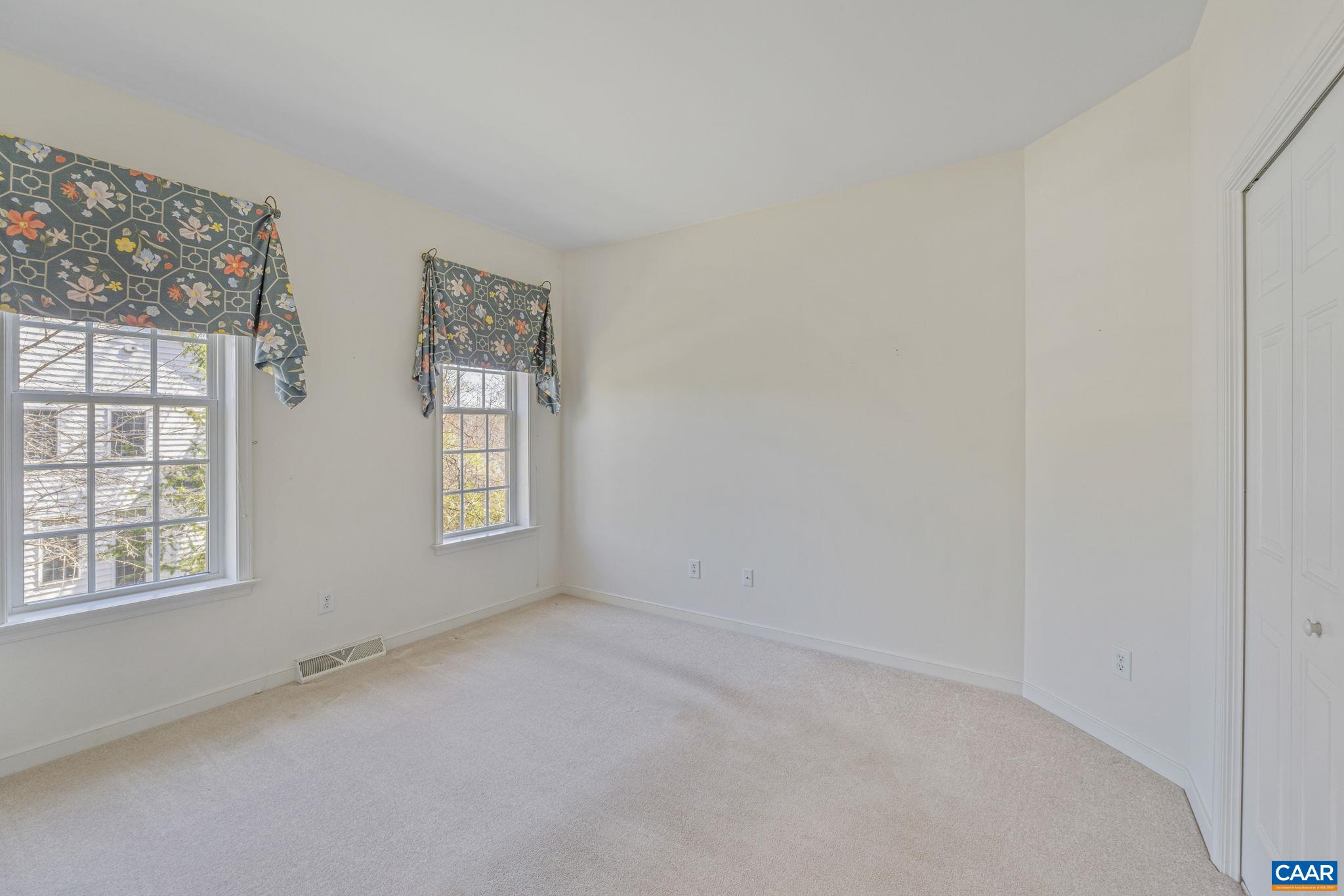 1347 SINGLETON LN