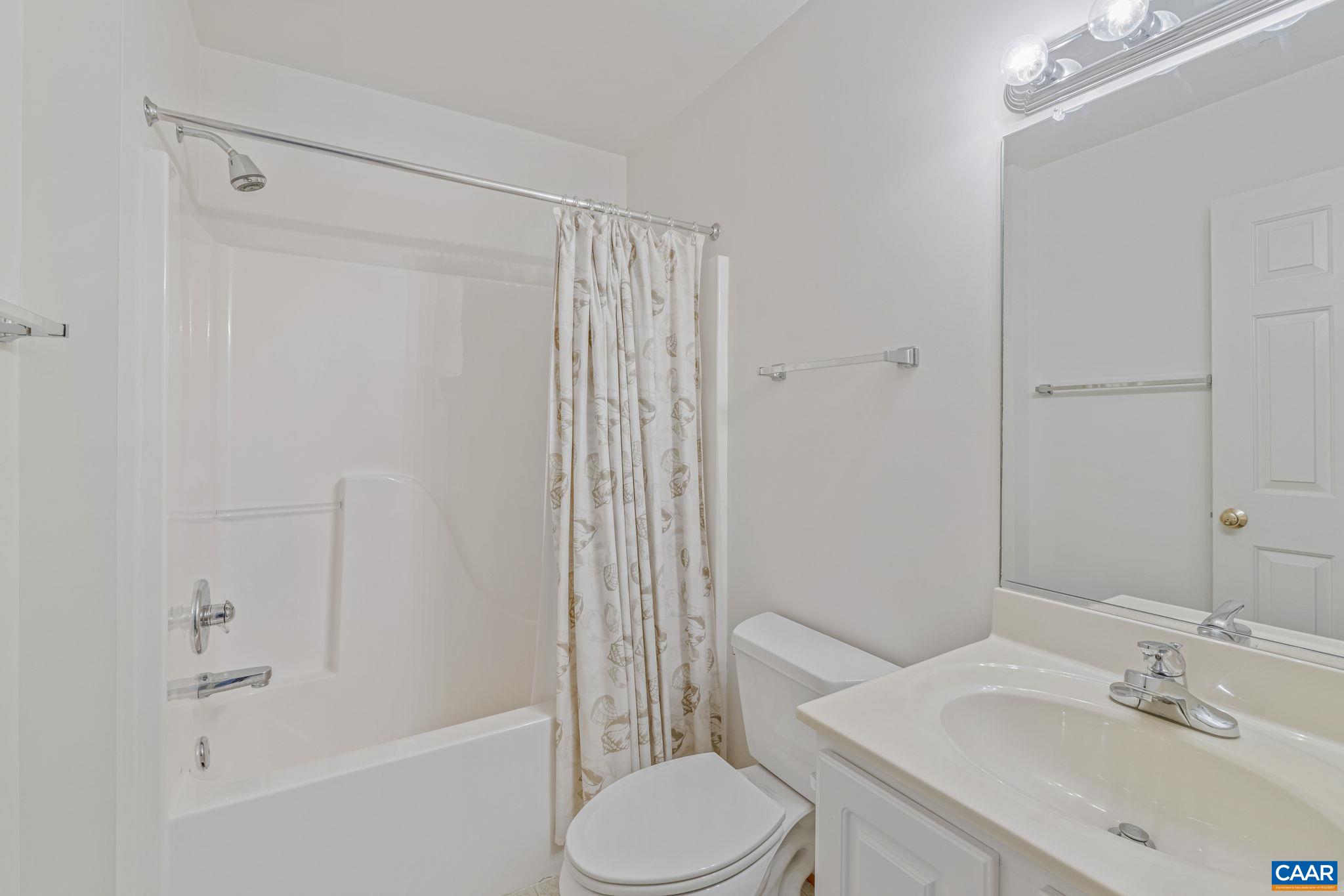 1347 SINGLETON LN