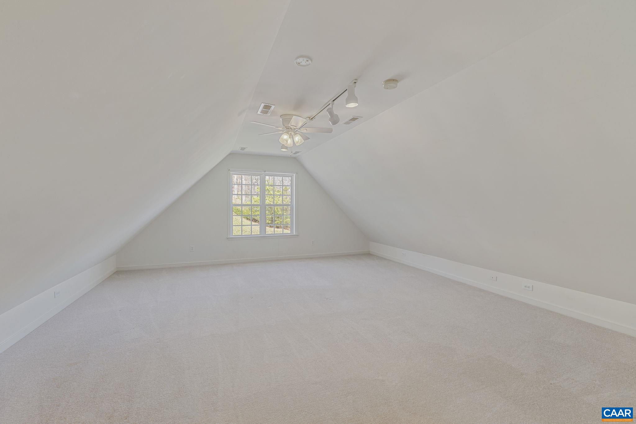 1347 SINGLETON LN
