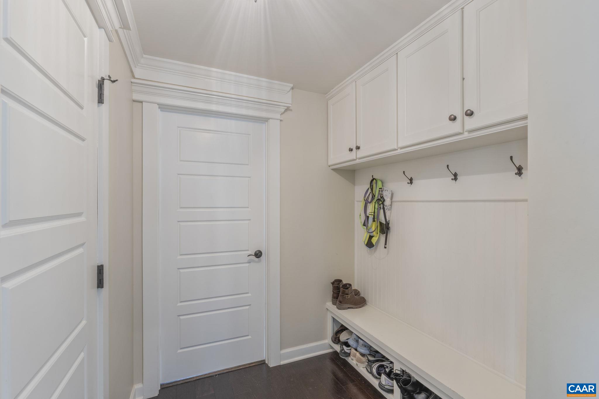 7127 BRADBURY CT