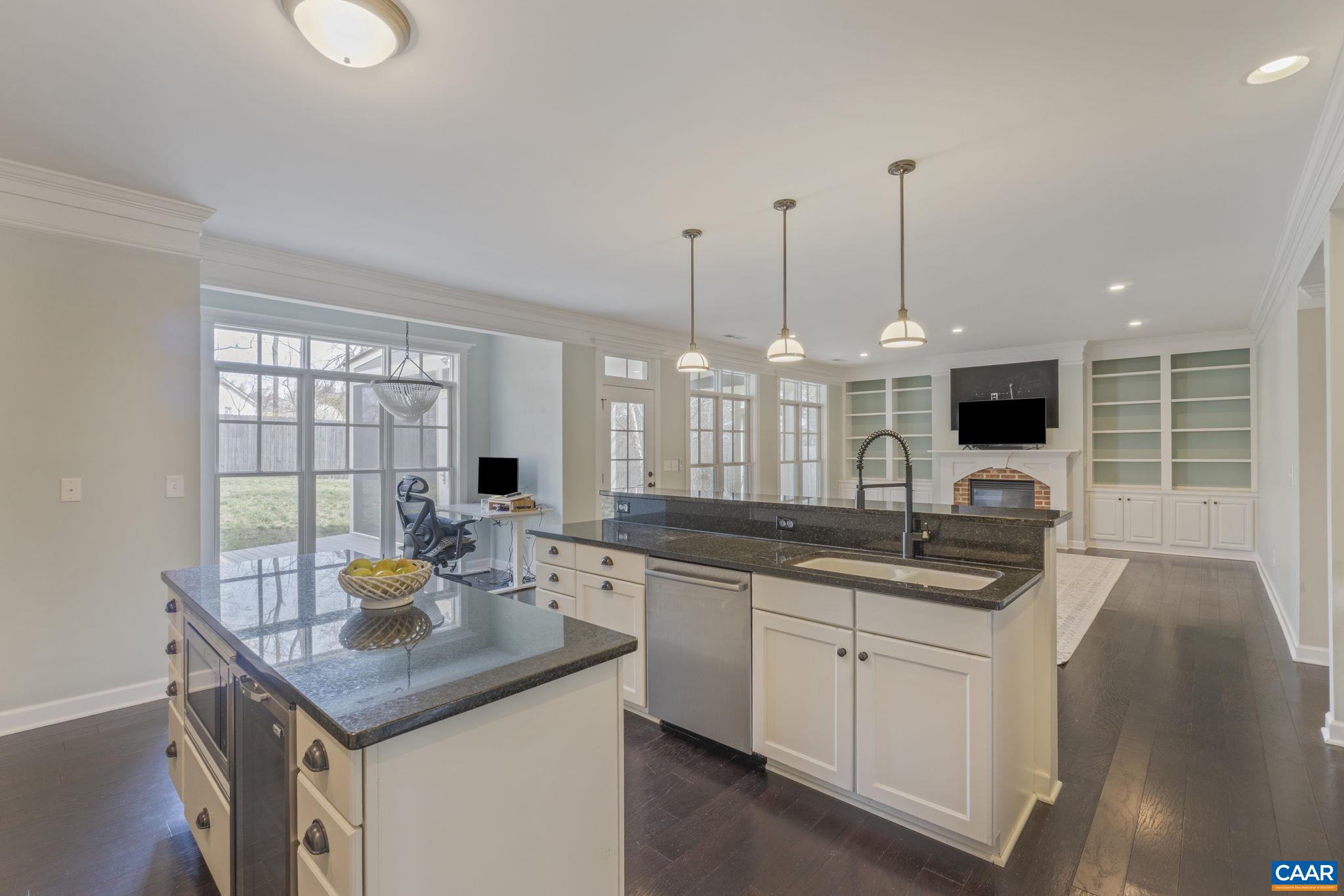7127 BRADBURY CT