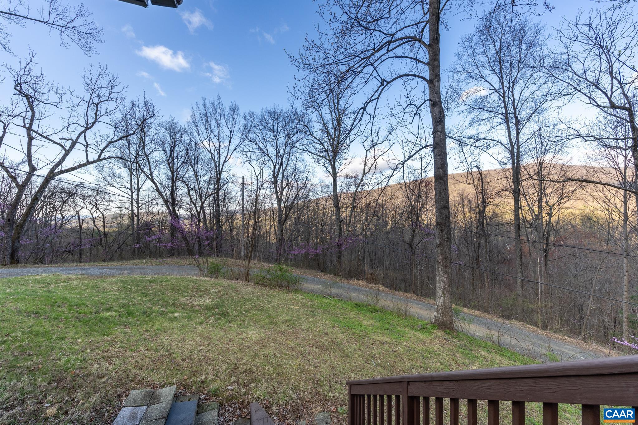 407 WINDY KNOLL LN