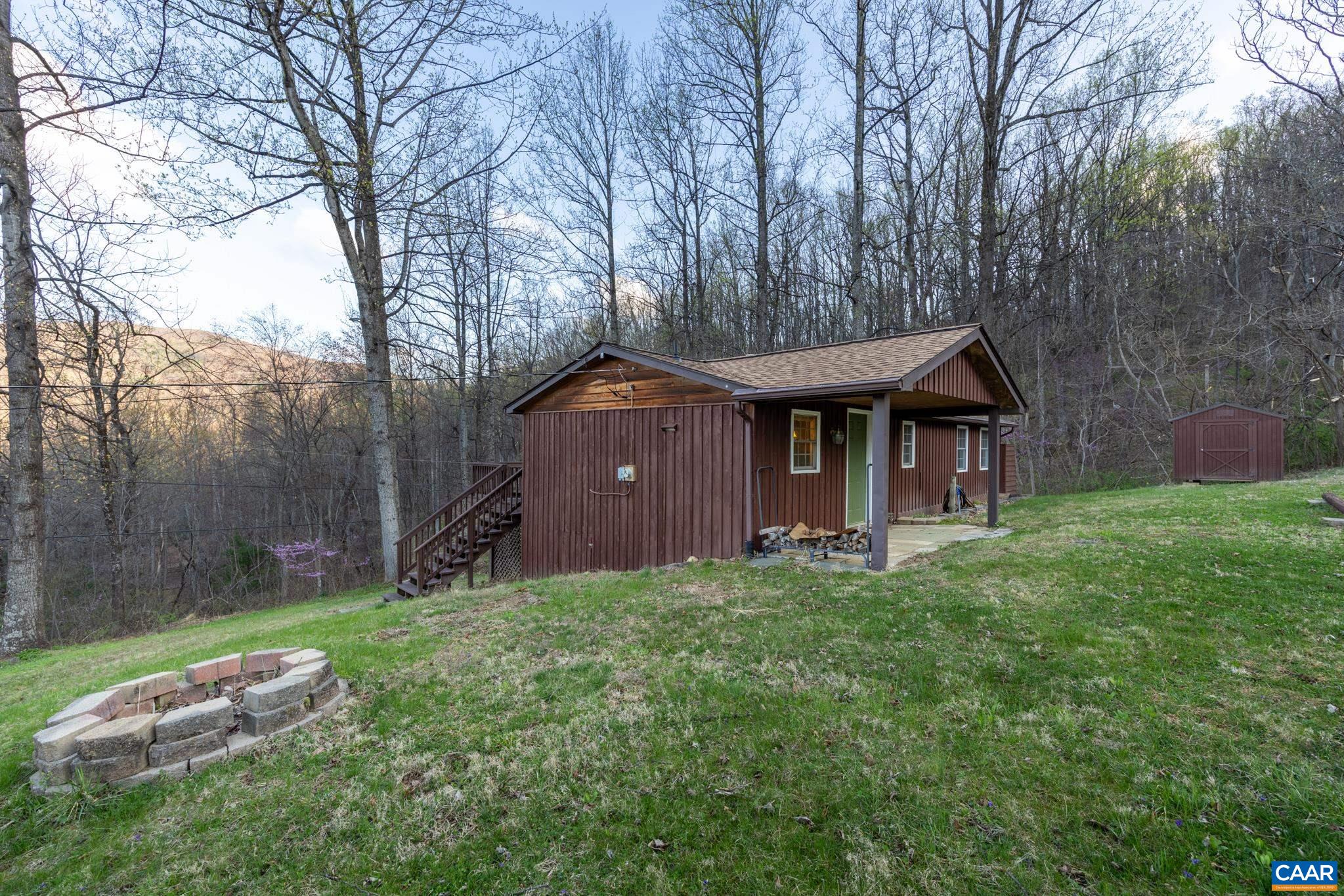 407 WINDY KNOLL LN