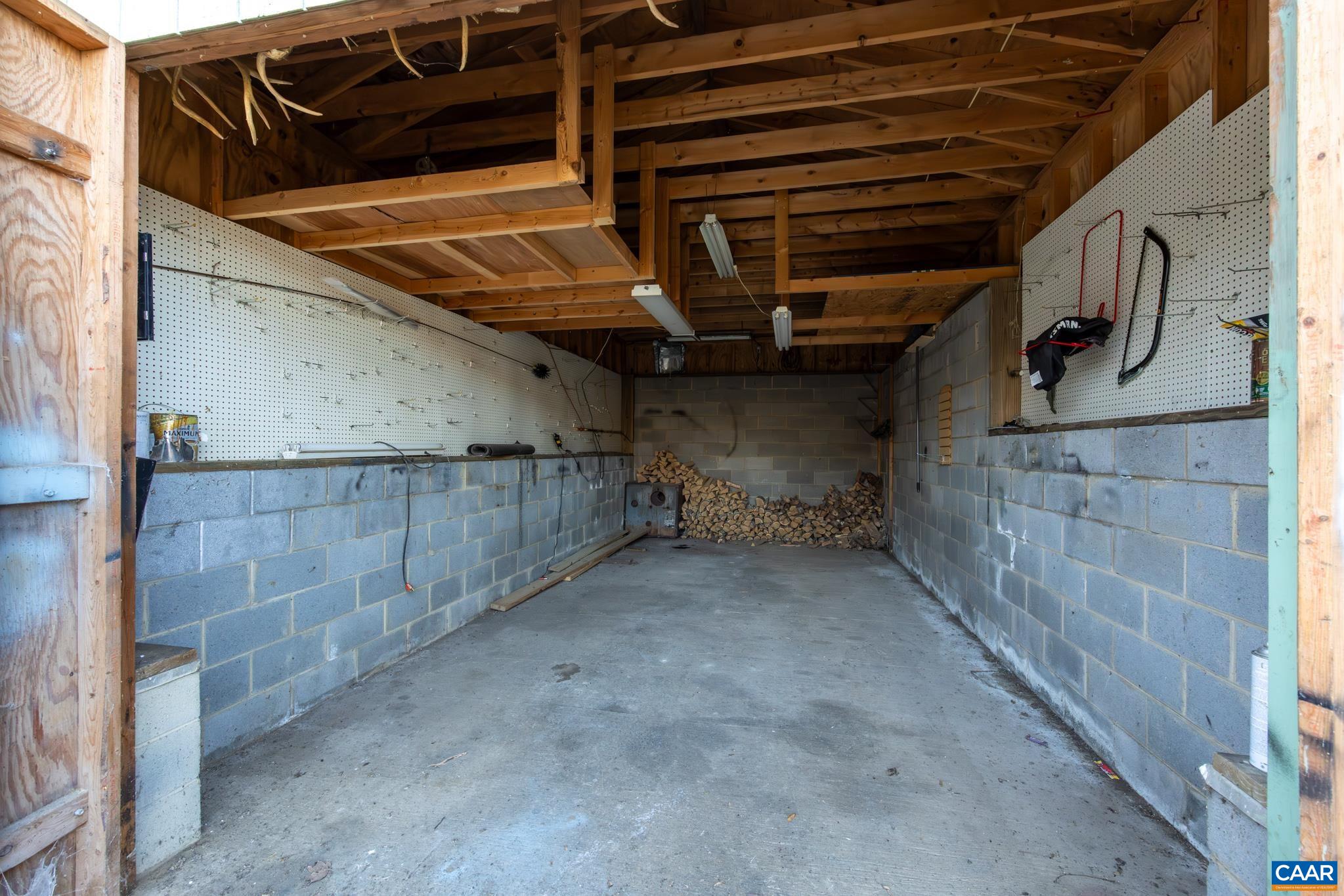 407 WINDY KNOLL LN