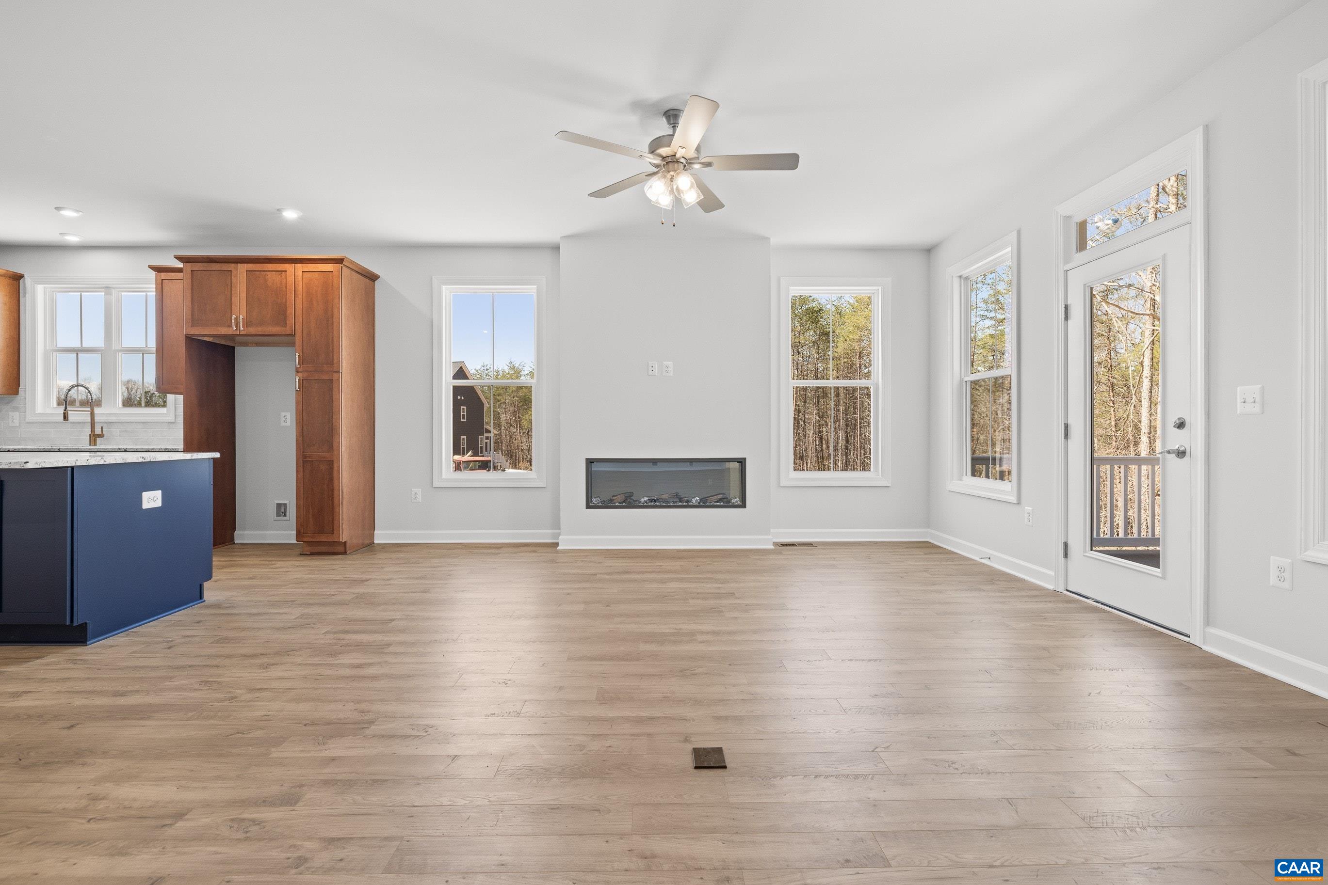 33 WHISPERWOOD CT