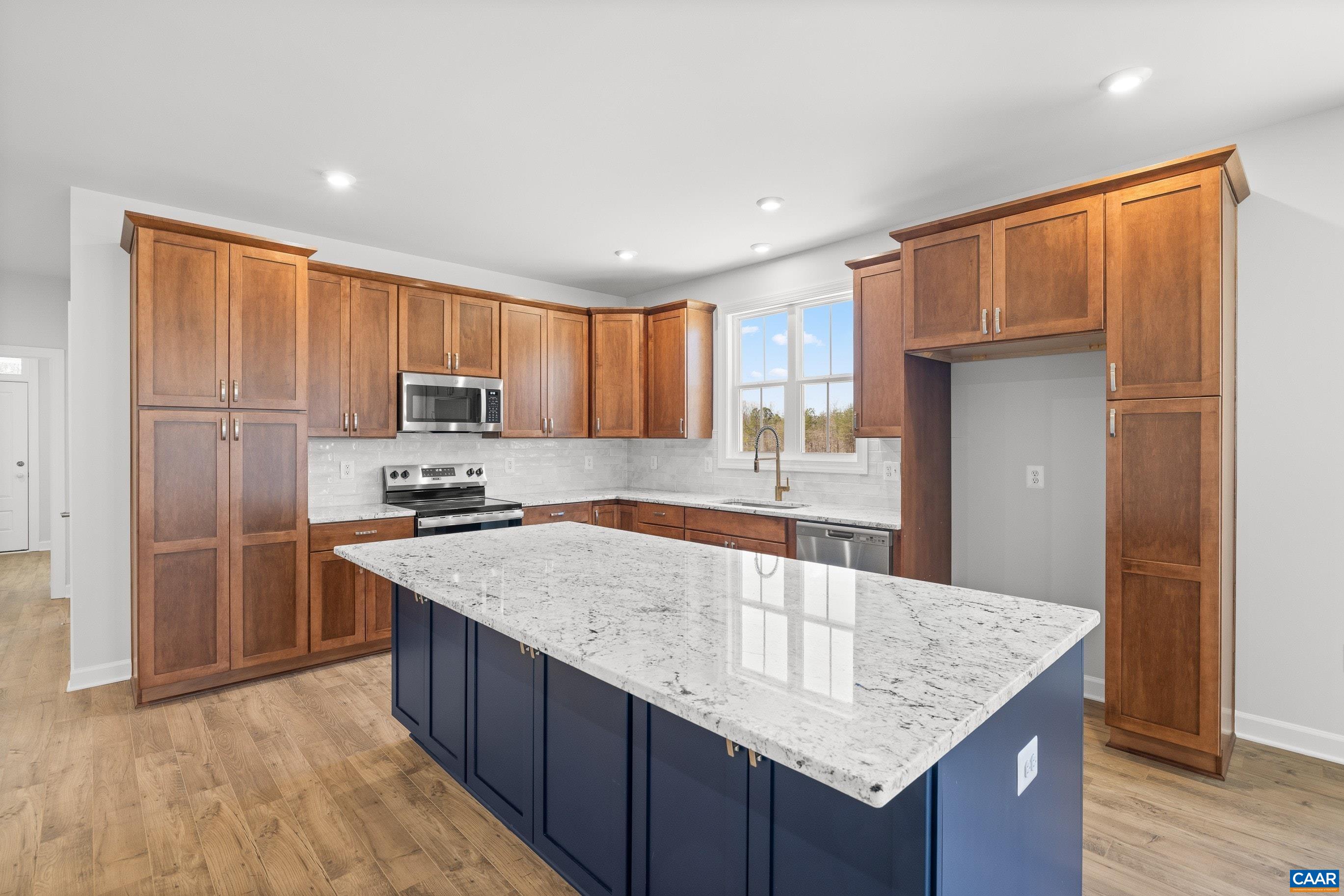 33 WHISPERWOOD CT