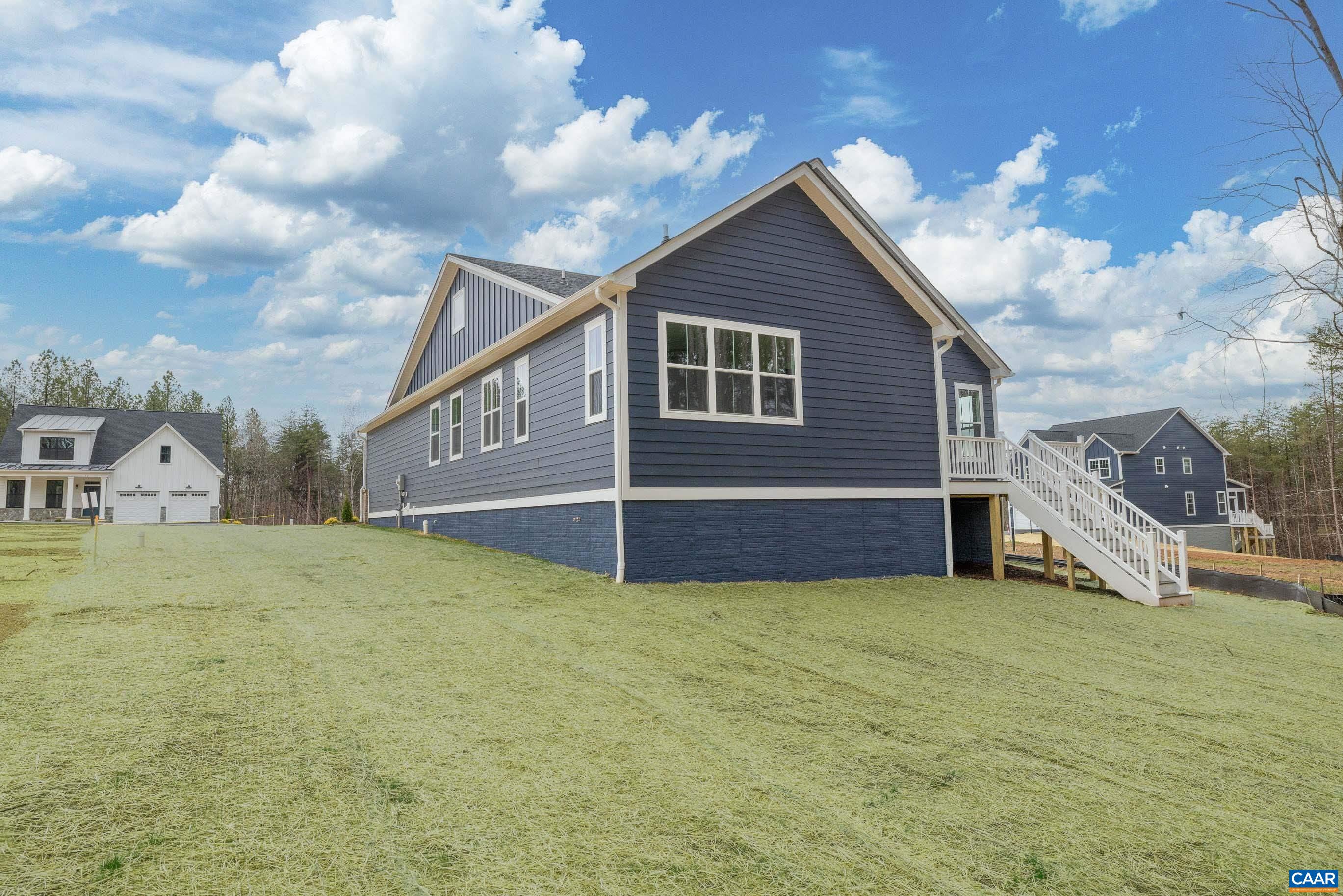 33 WHISPERWOOD CT